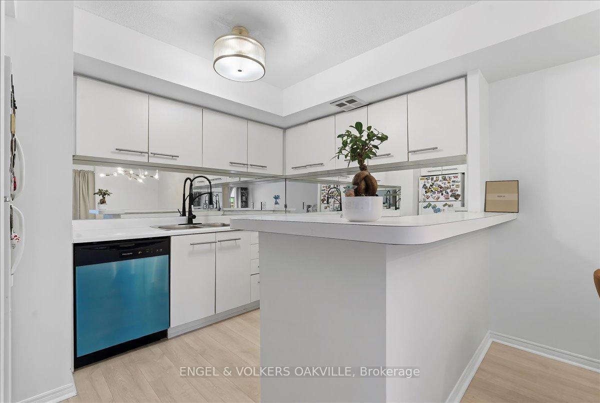Photo 9 of Unit 1811, 25 The Esplanade, Toronto, Waterfront Communities — HOMEH