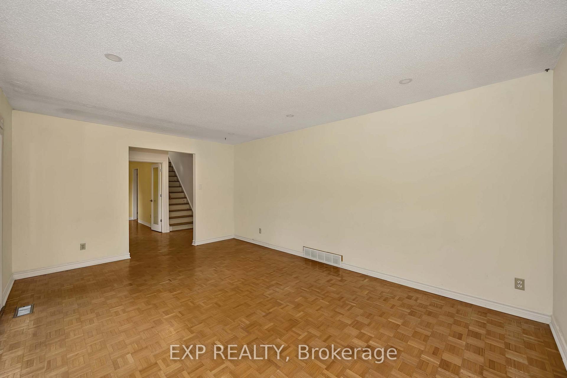 Photo 15 of 14 Carr Crescent, Ottawa, Kanata - Beaverbrook — HOMEH