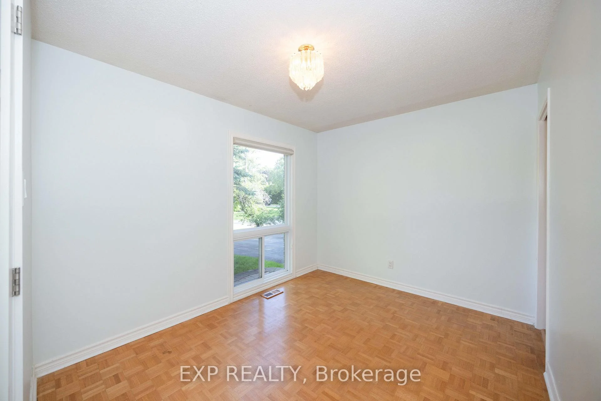 Photo 8 of 14 Carr Crescent, Ottawa, Kanata - Beaverbrook — HOMEH