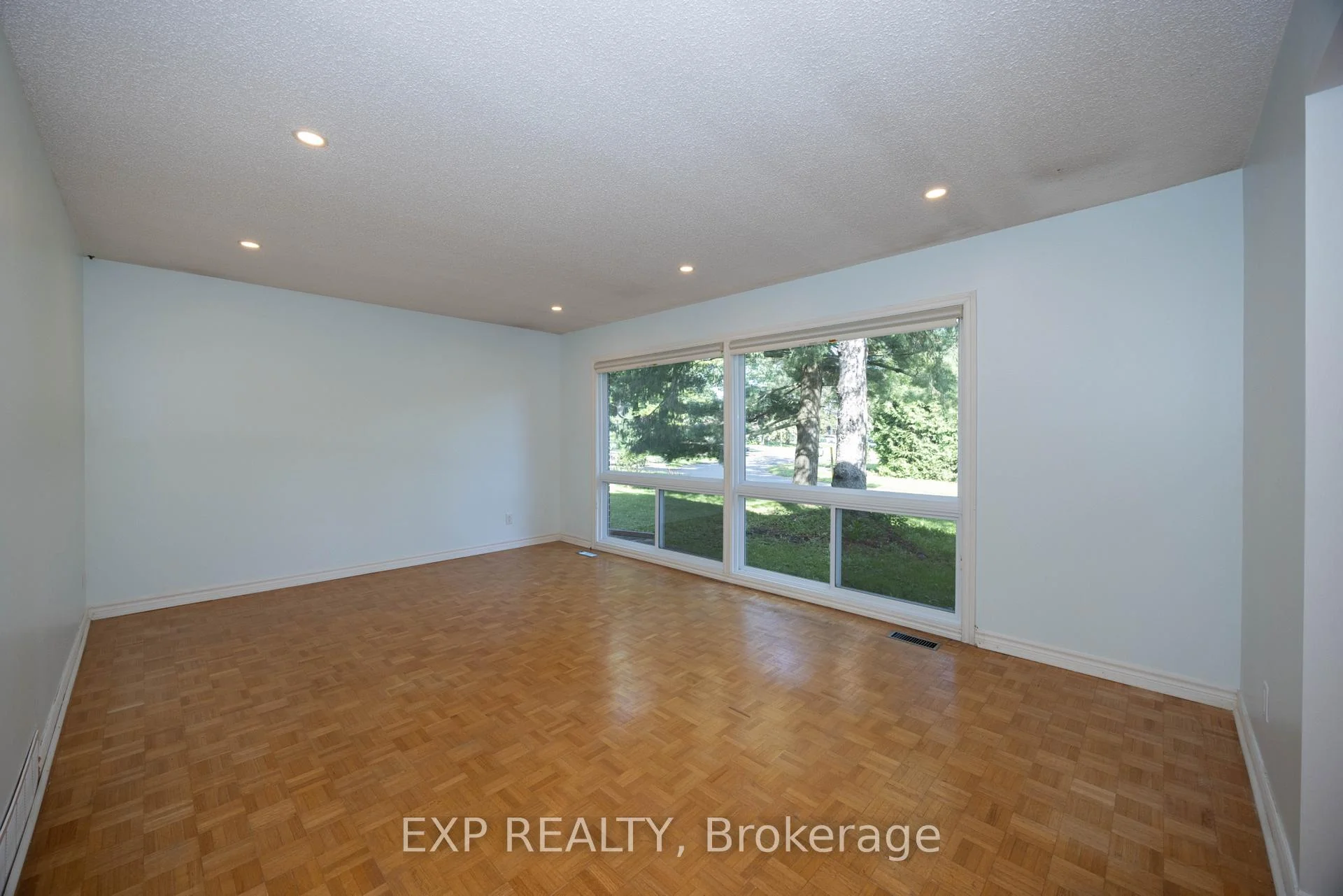 Photo 13 of 14 Carr Crescent, Ottawa, Kanata - Beaverbrook — HOMEH