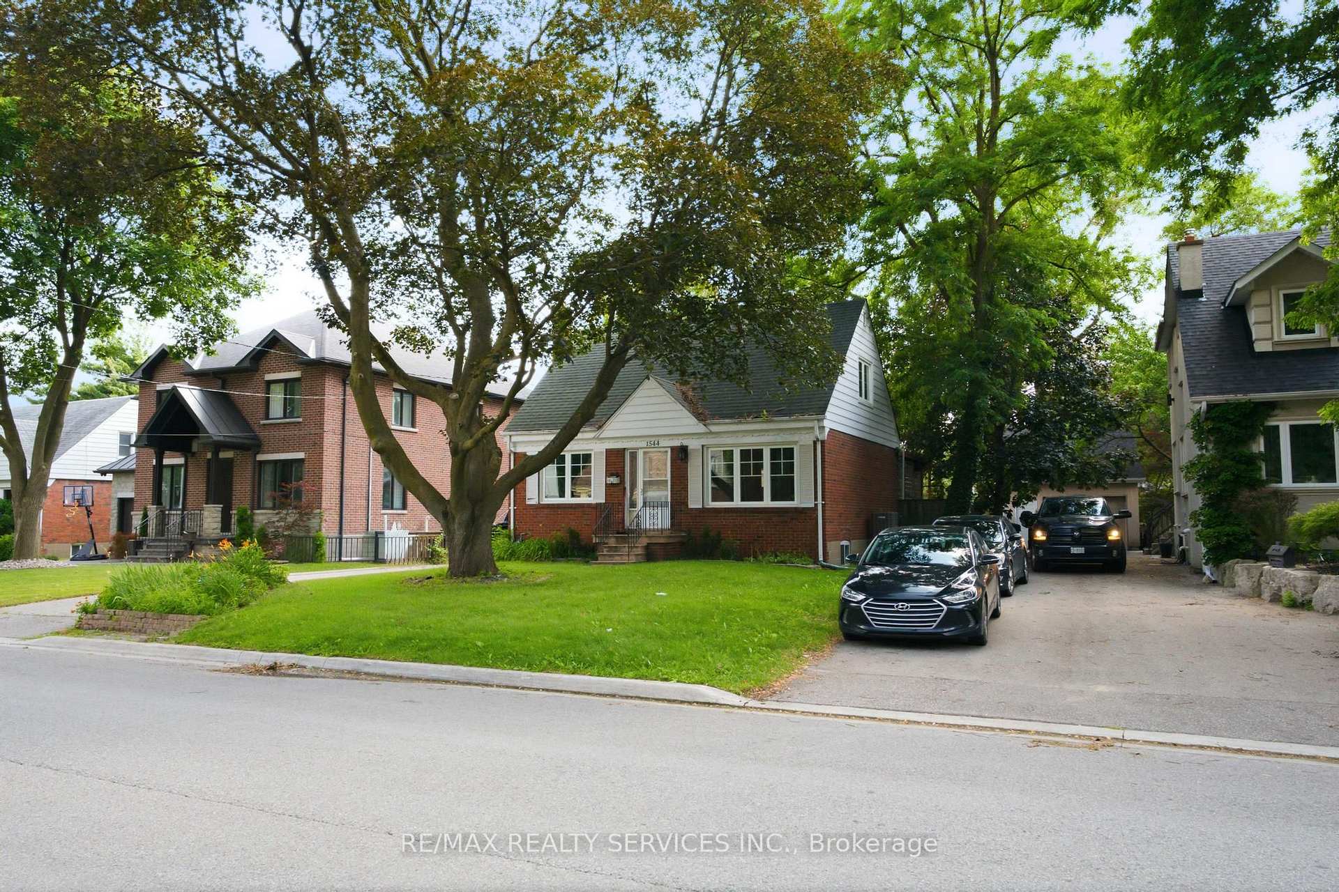 Photo 2 of 1544 Alexandra Boulevard, Mississauga, Lakeview — HOMEH