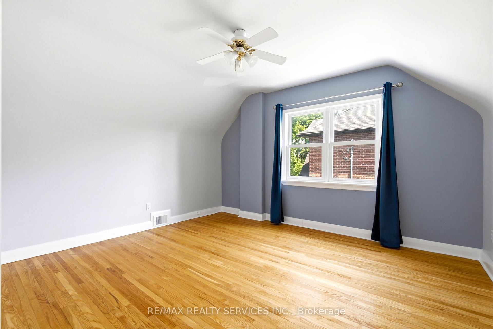 Photo 16 of 1544 Alexandra Boulevard, Mississauga, Lakeview — HOMEH