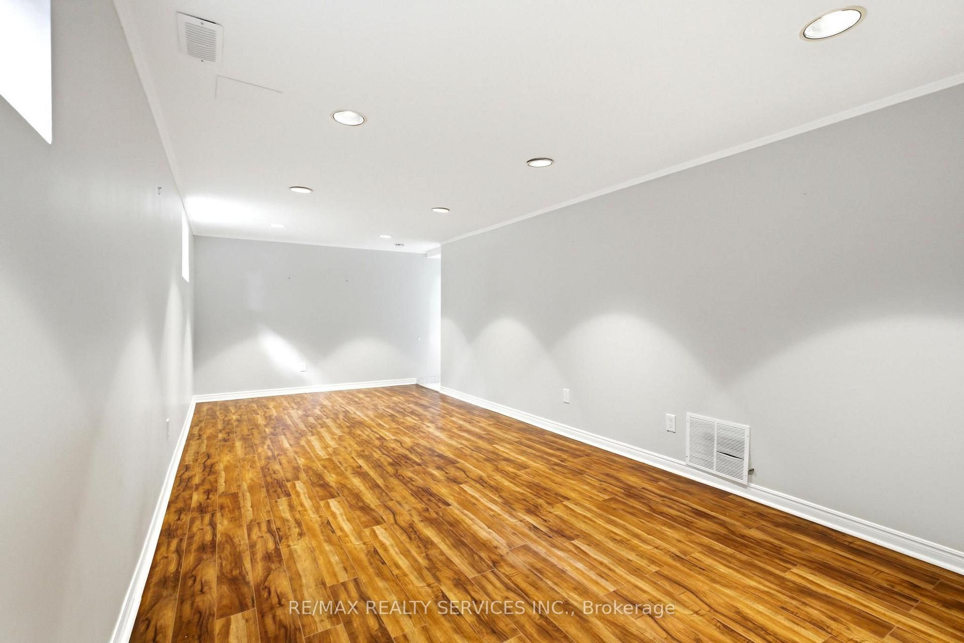 Photo 26 of 1544 Alexandra Boulevard, Mississauga, Lakeview — HOMEH