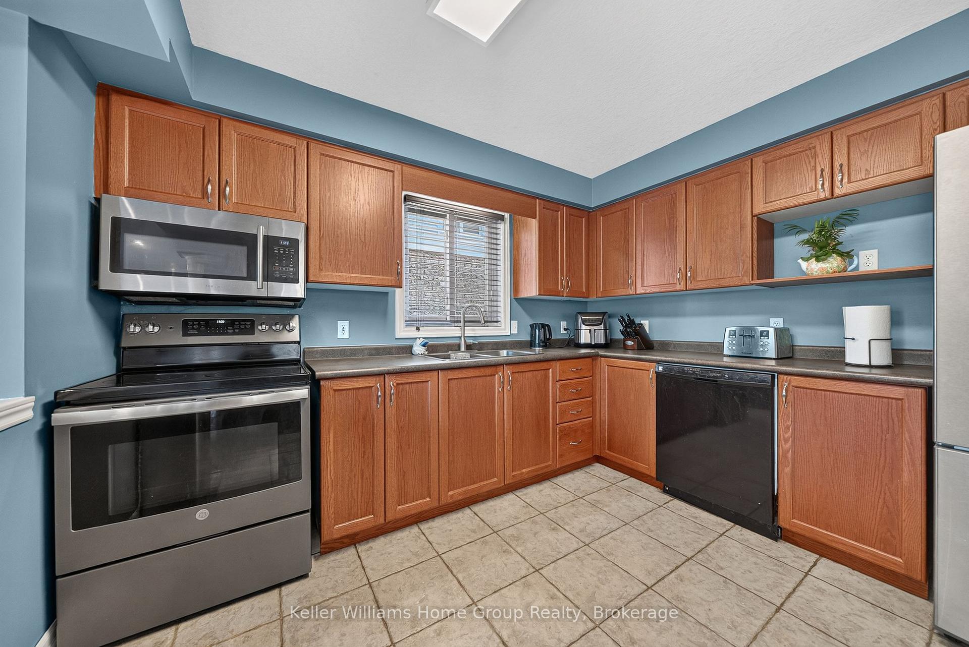 Photo 17 of 479 Doon S Drive E, Kitchener, Doon South — HOMEH