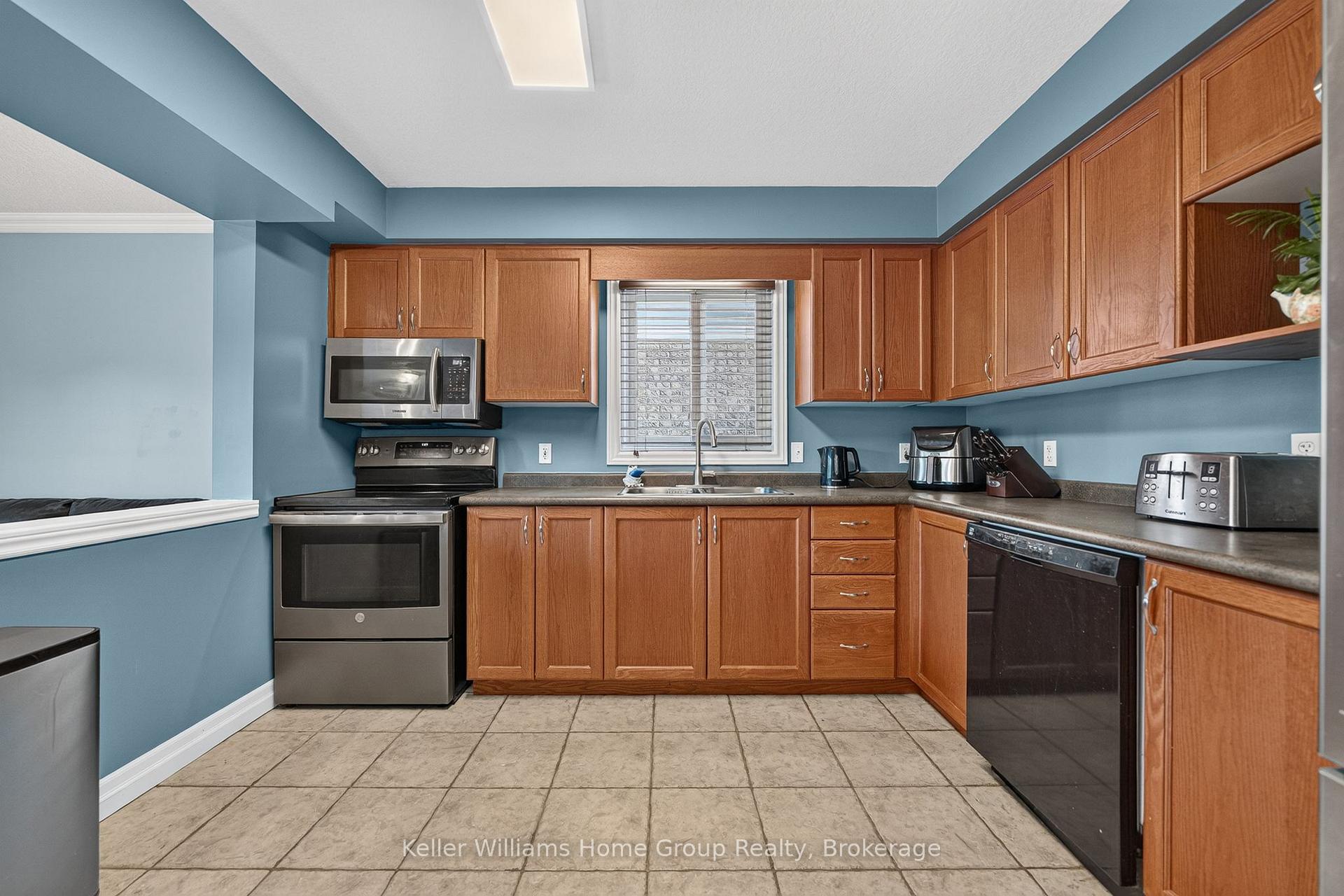 Photo 18 of 479 Doon S Drive E, Kitchener, Doon South — HOMEH