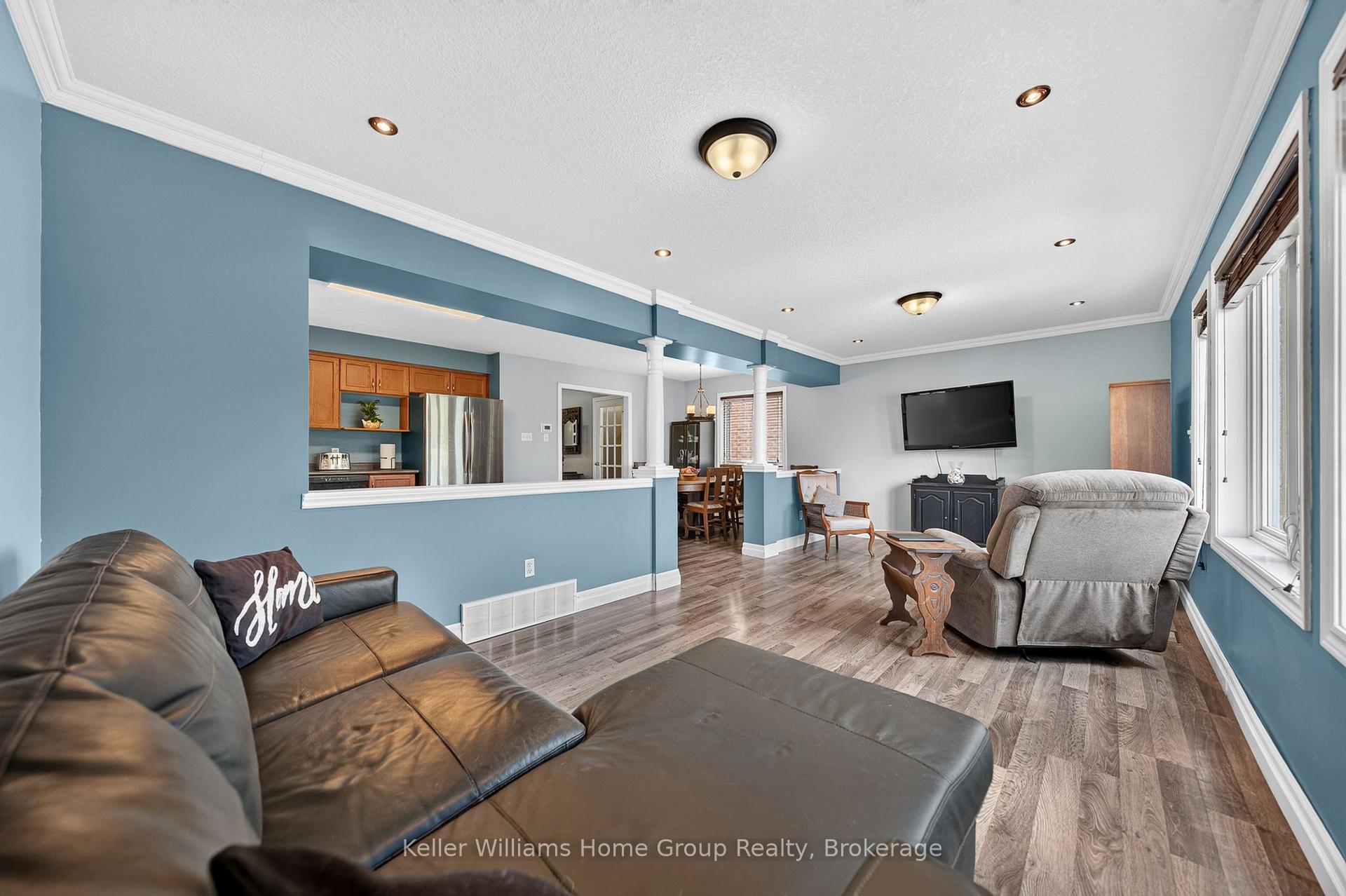 Photo 3 of 479 Doon S Drive E, Kitchener, Doon South — HOMEH