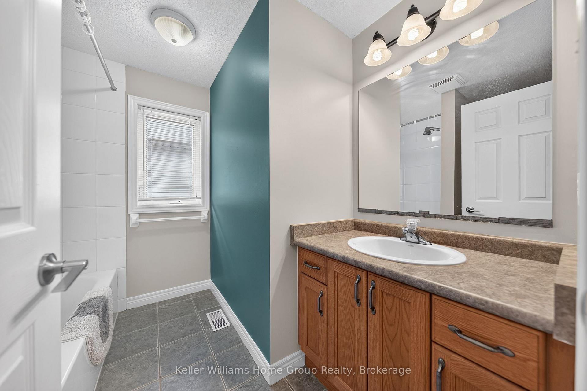 Photo 27 of 479 Doon S Drive E, Kitchener, Doon South — HOMEH