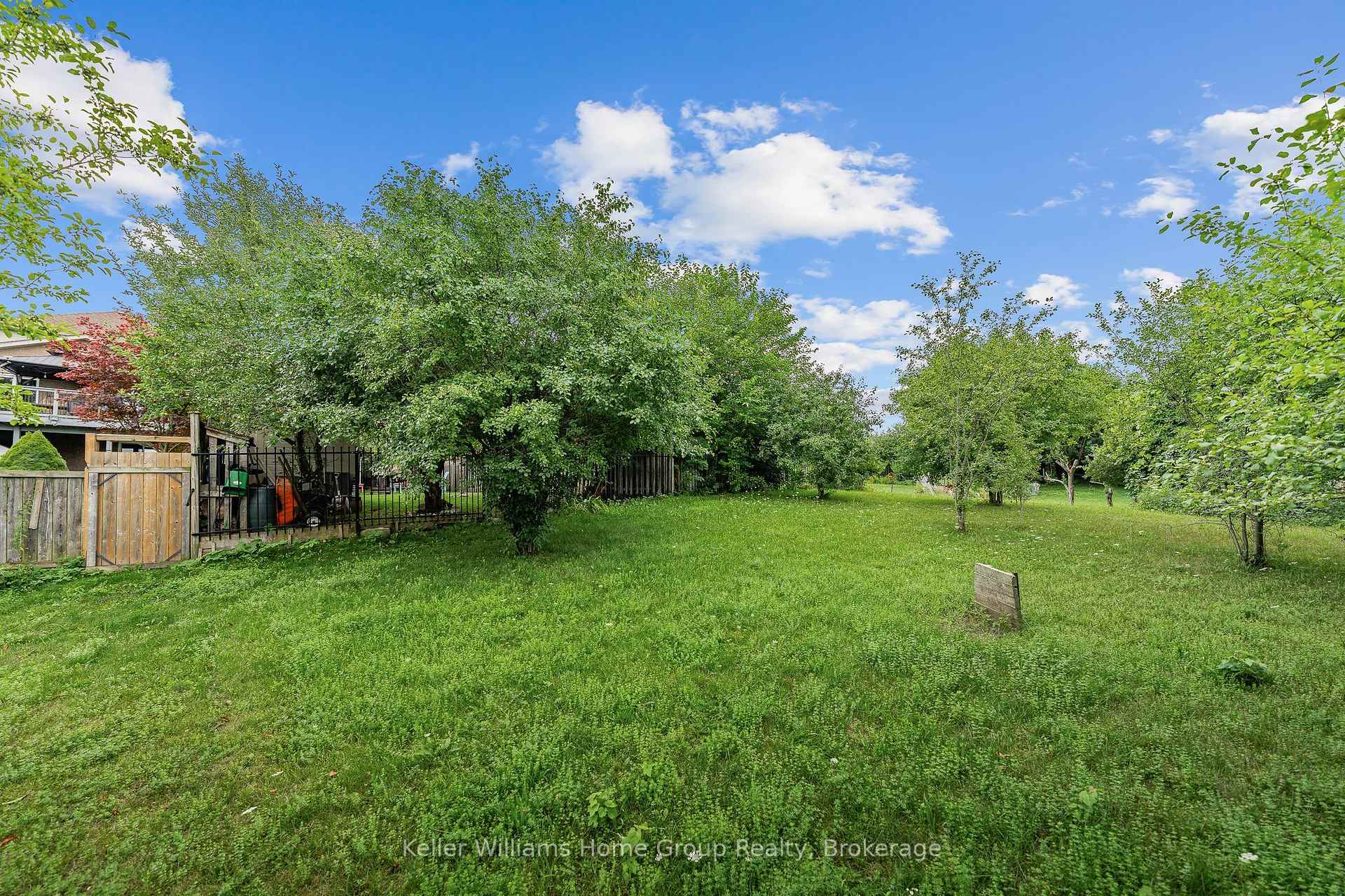 Photo 7 of 479 Doon S Drive E, Kitchener, Doon South — HOMEH