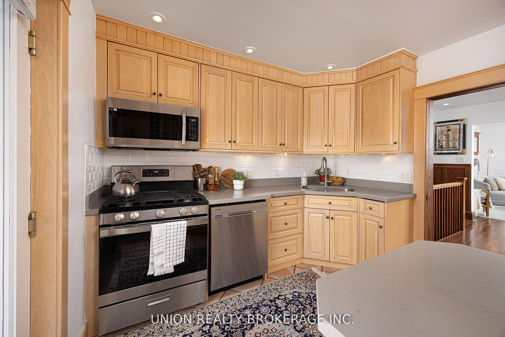 Photo 15 of 154 Blantyre Avenue, Scarborough, Birchcliffe-Cliffside — HOMEH