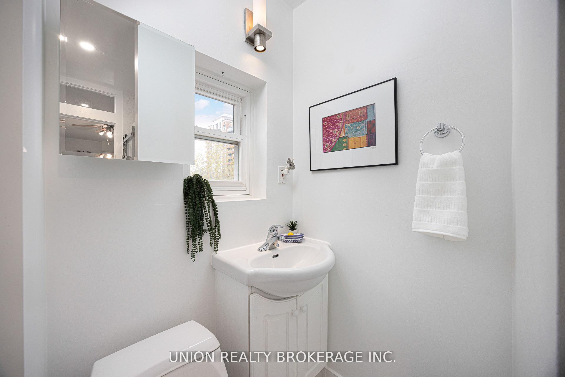 Photo 24 of 154 Blantyre Avenue, Scarborough, Birchcliffe-Cliffside — HOMEH