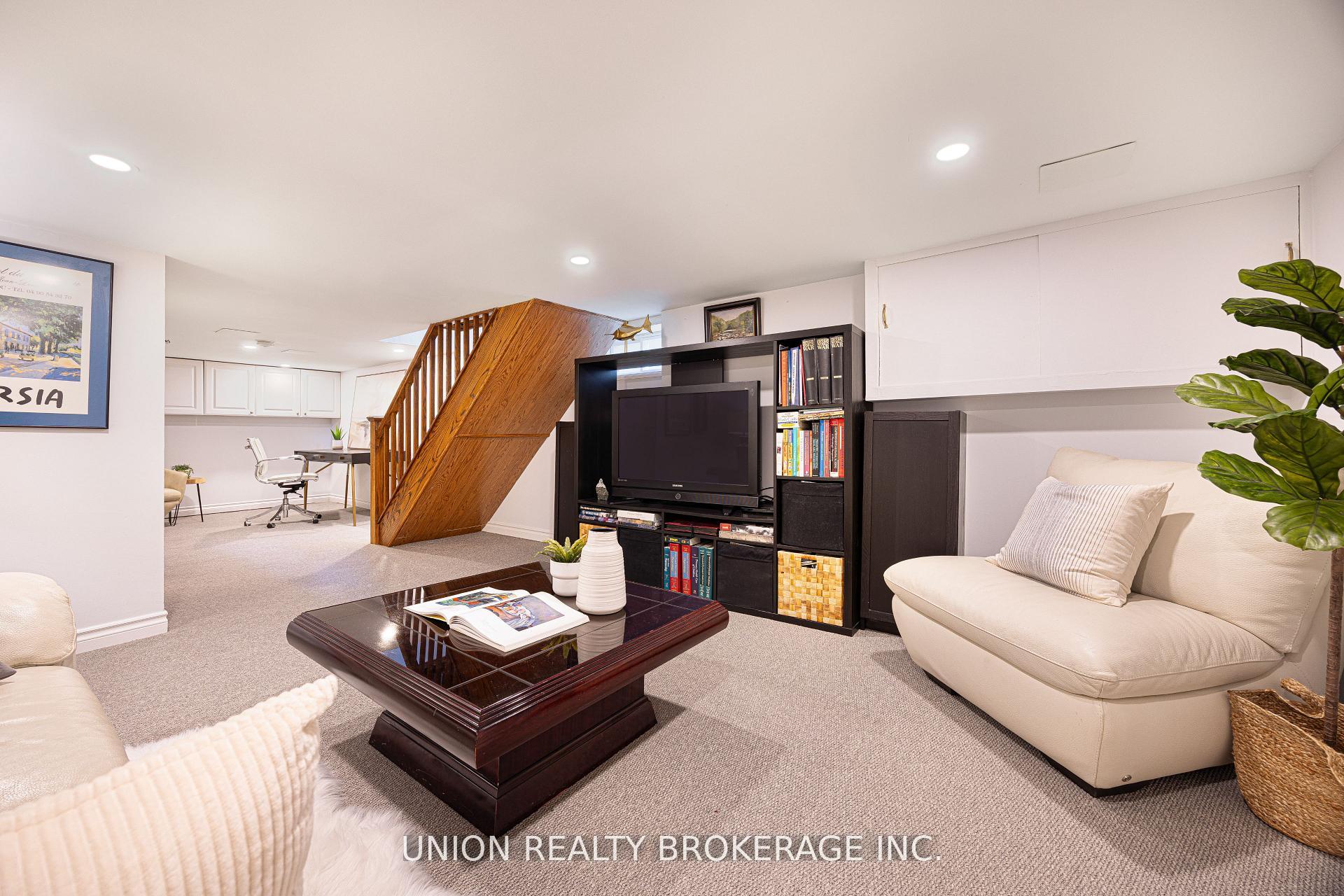 Photo 26 of 154 Blantyre Avenue, Scarborough, Birchcliffe-Cliffside — HOMEH