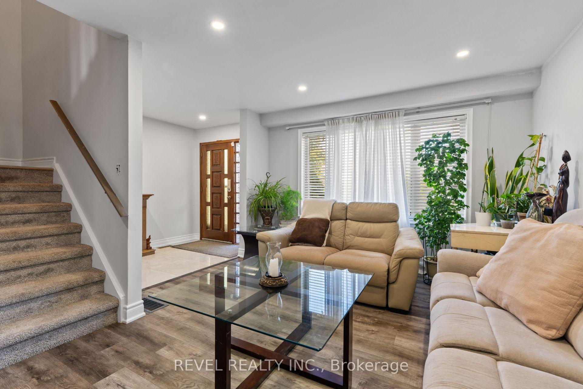 Photo 3 of 24 Bramhall Circle, Brampton, Madoc — HOMEH