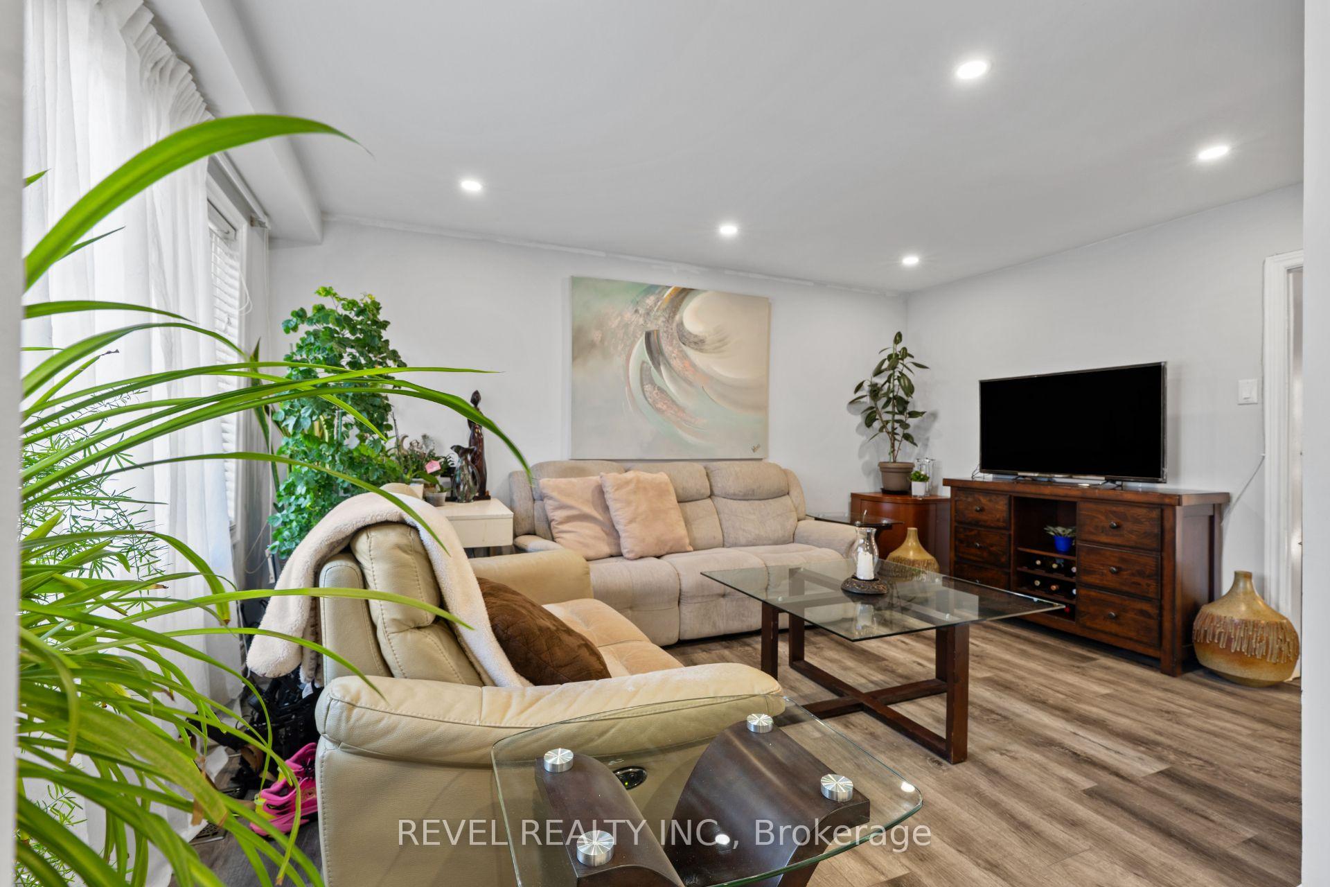 Photo 5 of 24 Bramhall Circle, Brampton, Madoc — HOMEH