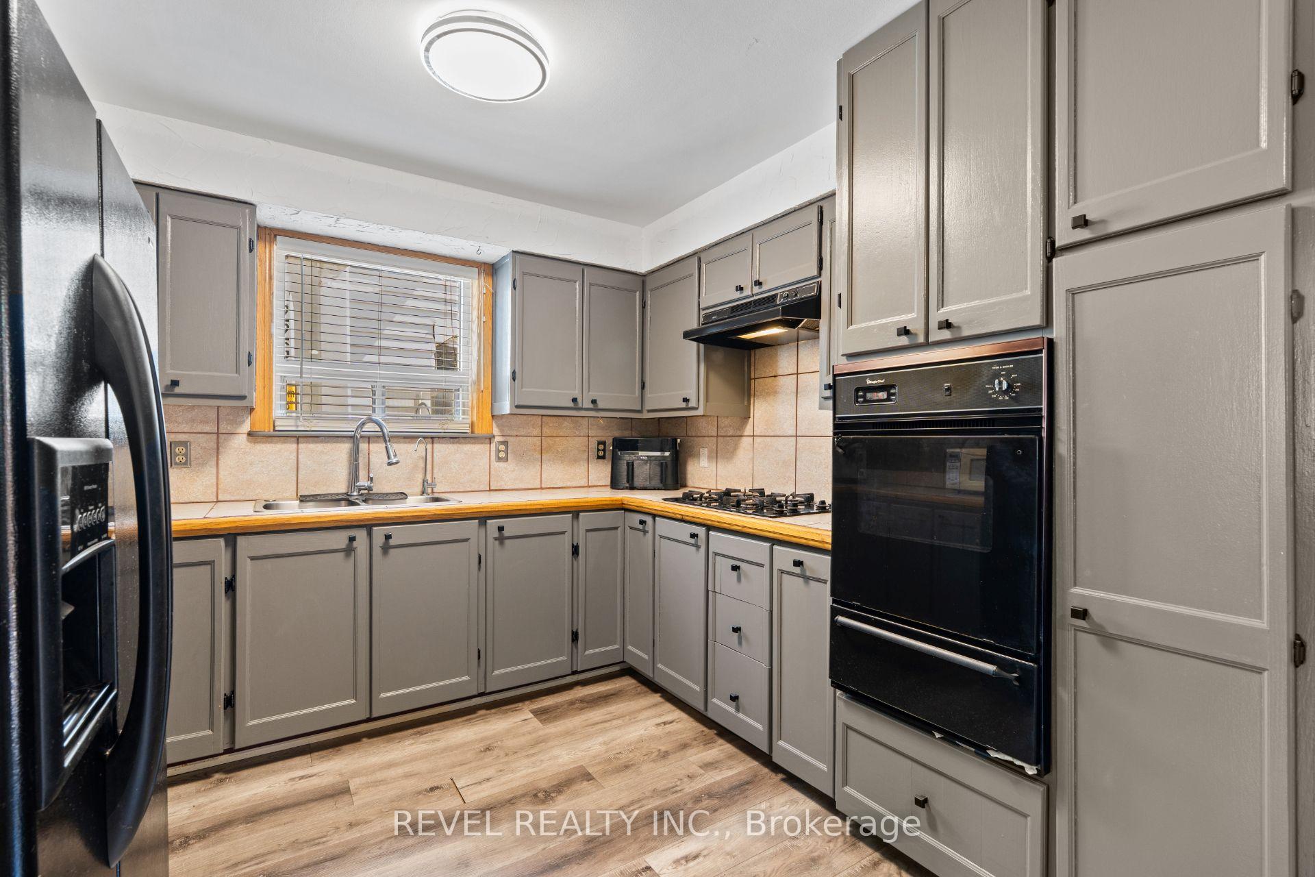 Photo 9 of 24 Bramhall Circle, Brampton, Madoc — HOMEH