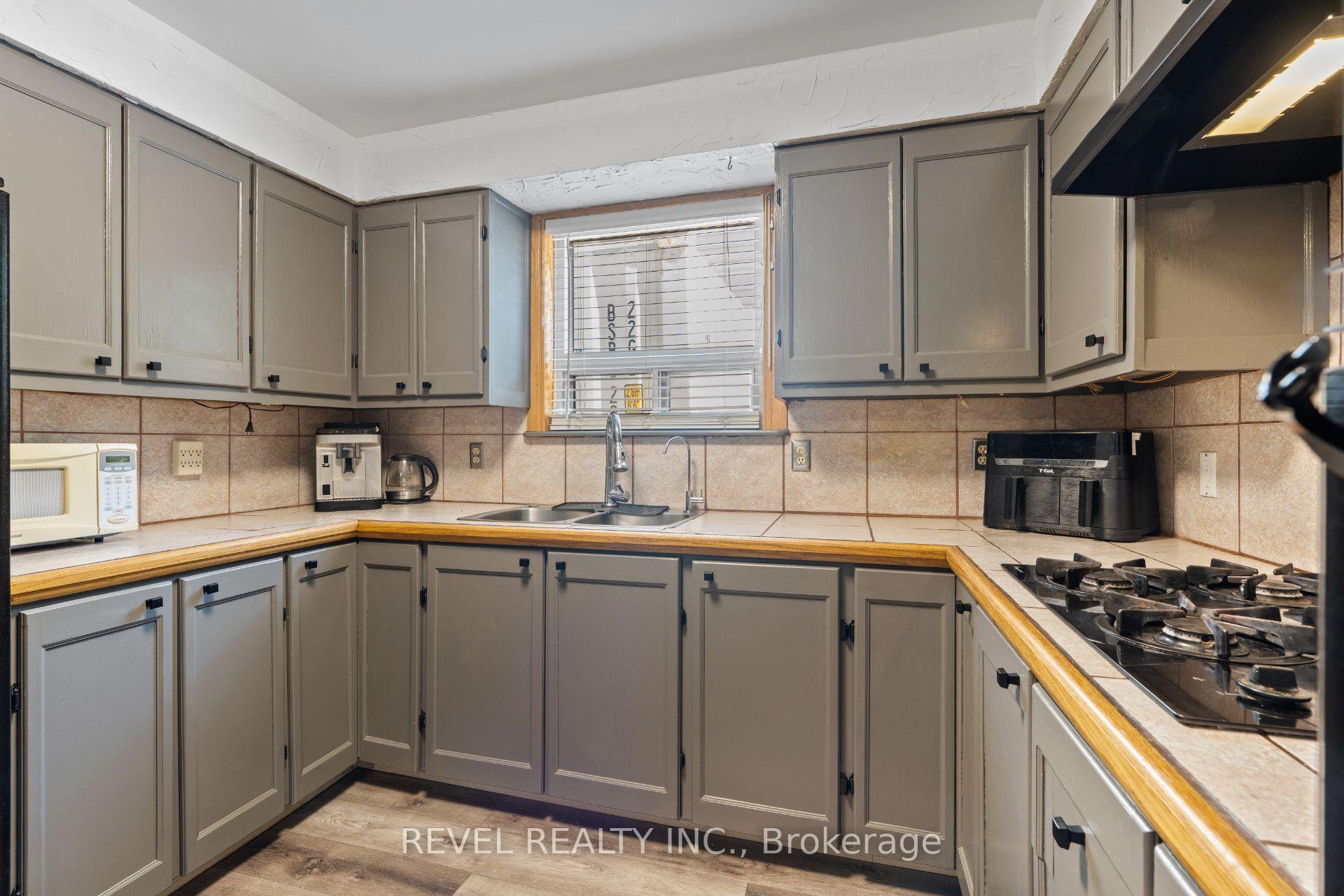 Photo 12 of 24 Bramhall Circle, Brampton, Madoc — HOMEH