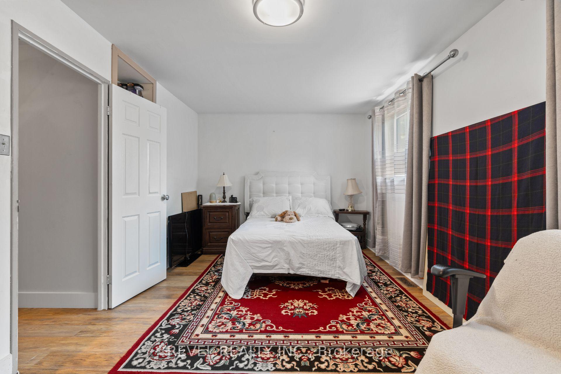Photo 13 of 24 Bramhall Circle, Brampton, Madoc — HOMEH