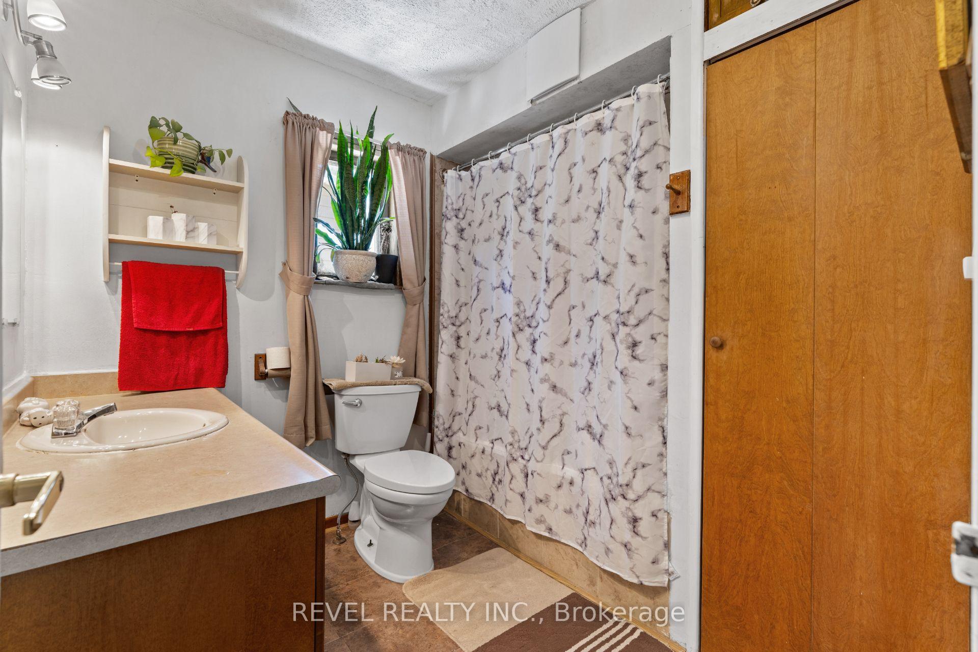 Photo 17 of 24 Bramhall Circle, Brampton, Madoc — HOMEH