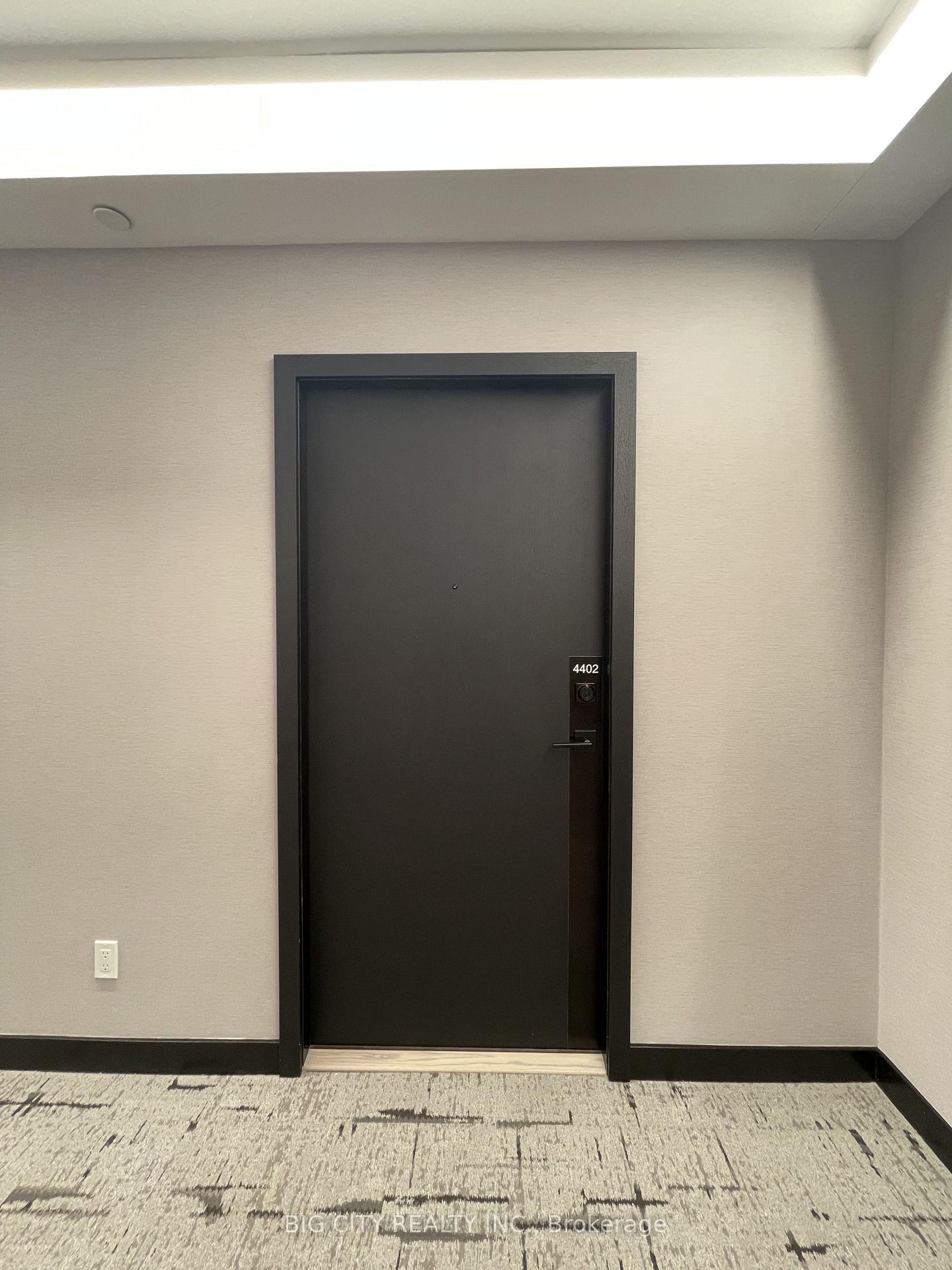 Photo 2 of Unit 4402, 609 Sherbourne Street, Toronto, North St. James Town — HOMEH
