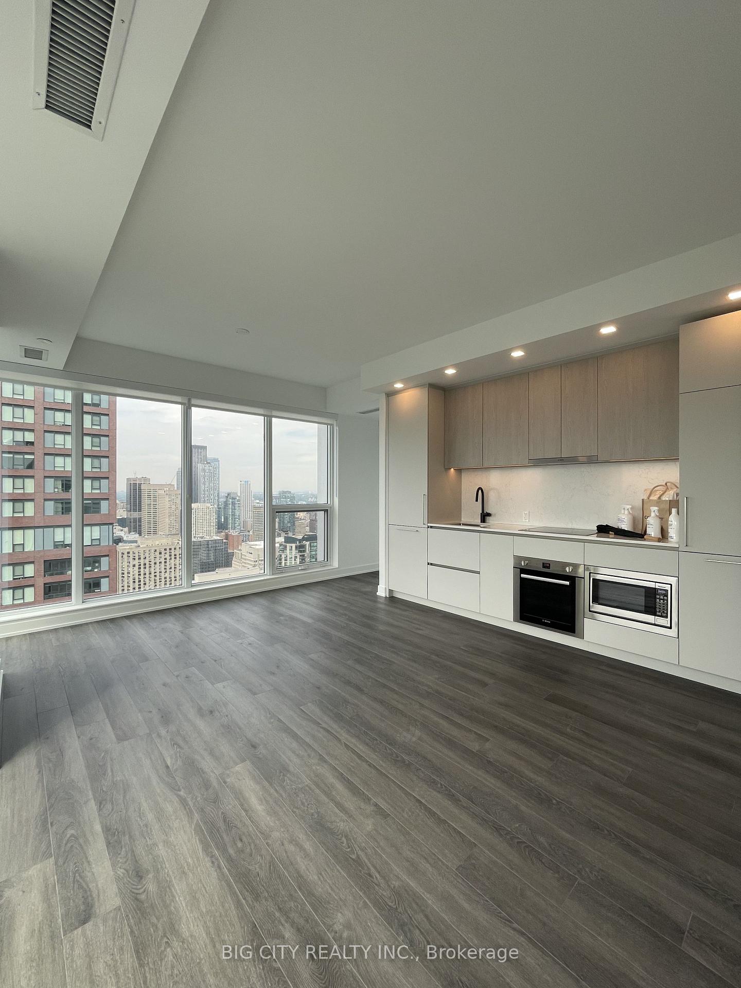 Photo 4 of Unit 4402, 609 Sherbourne Street, Toronto, North St. James Town — HOMEH