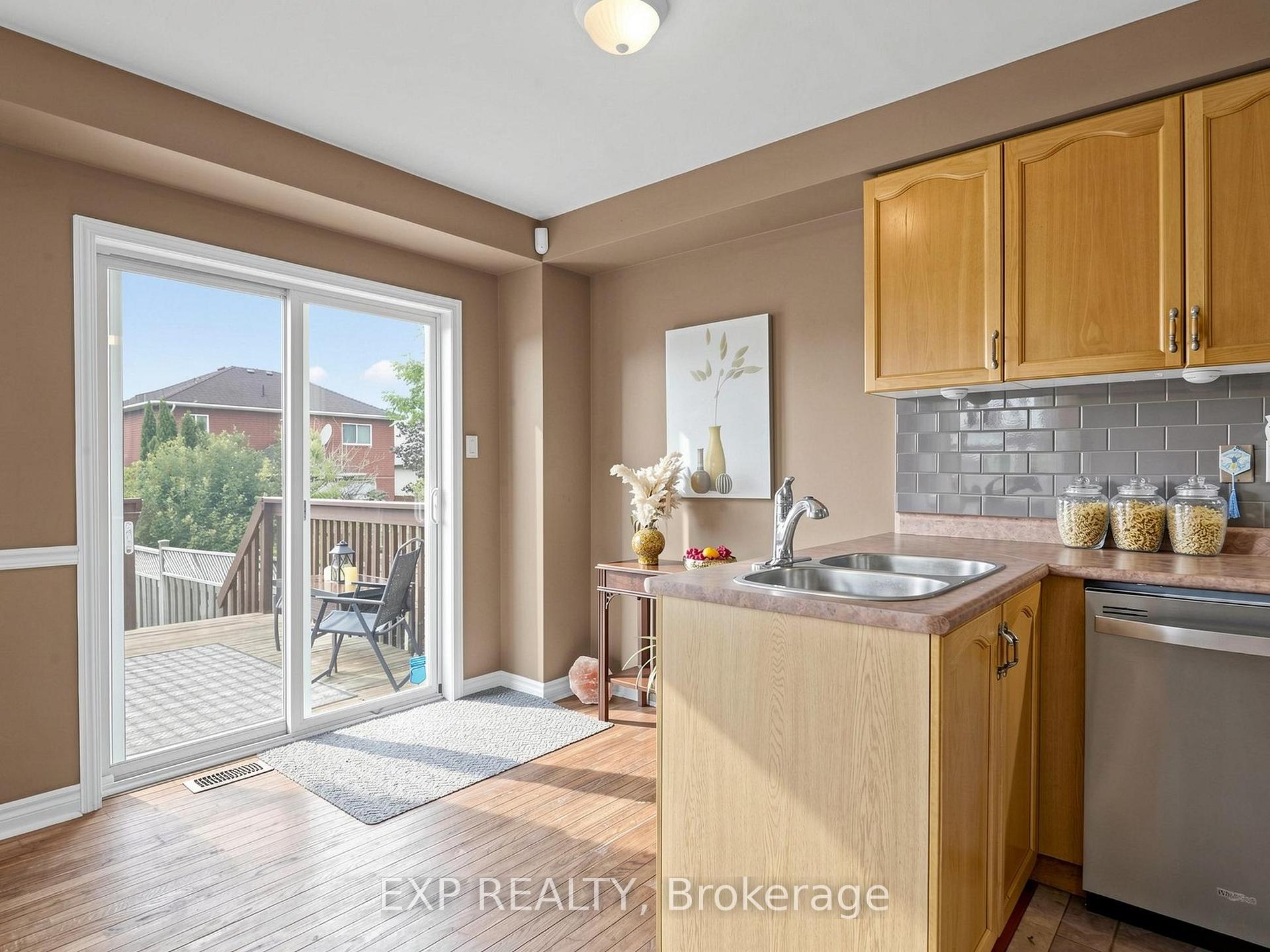 Photo 16 of 33 Wrendale Crescent, Georgina, Keswick South — HOMEH