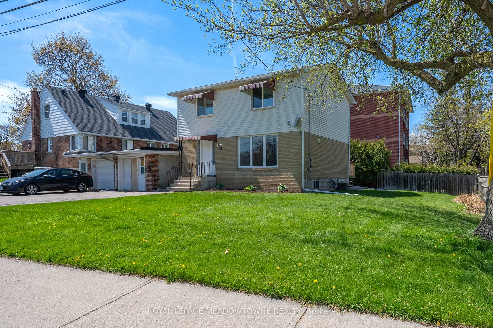 Photo 2 of 82 Maple Avenue, Halton Hills, Georgetown — HOMEH