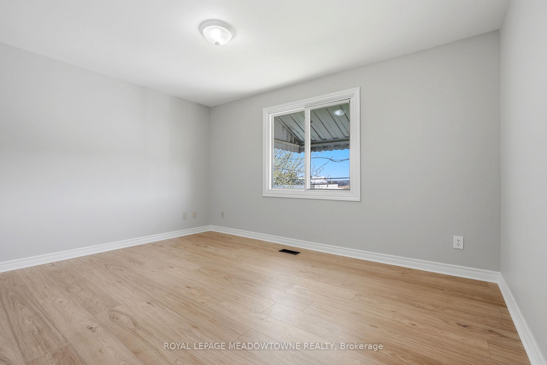 Photo 13 of 82 Maple Avenue, Halton Hills, Georgetown — HOMEH