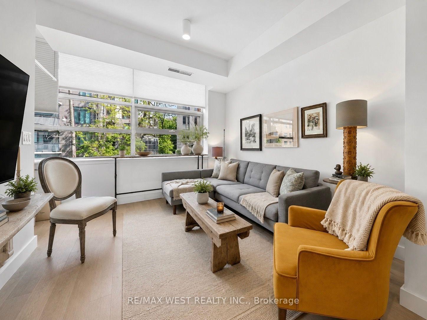 Photo 2 of Unit 215, 601 Kingston Road, Toronto, The Beaches — HOMEH