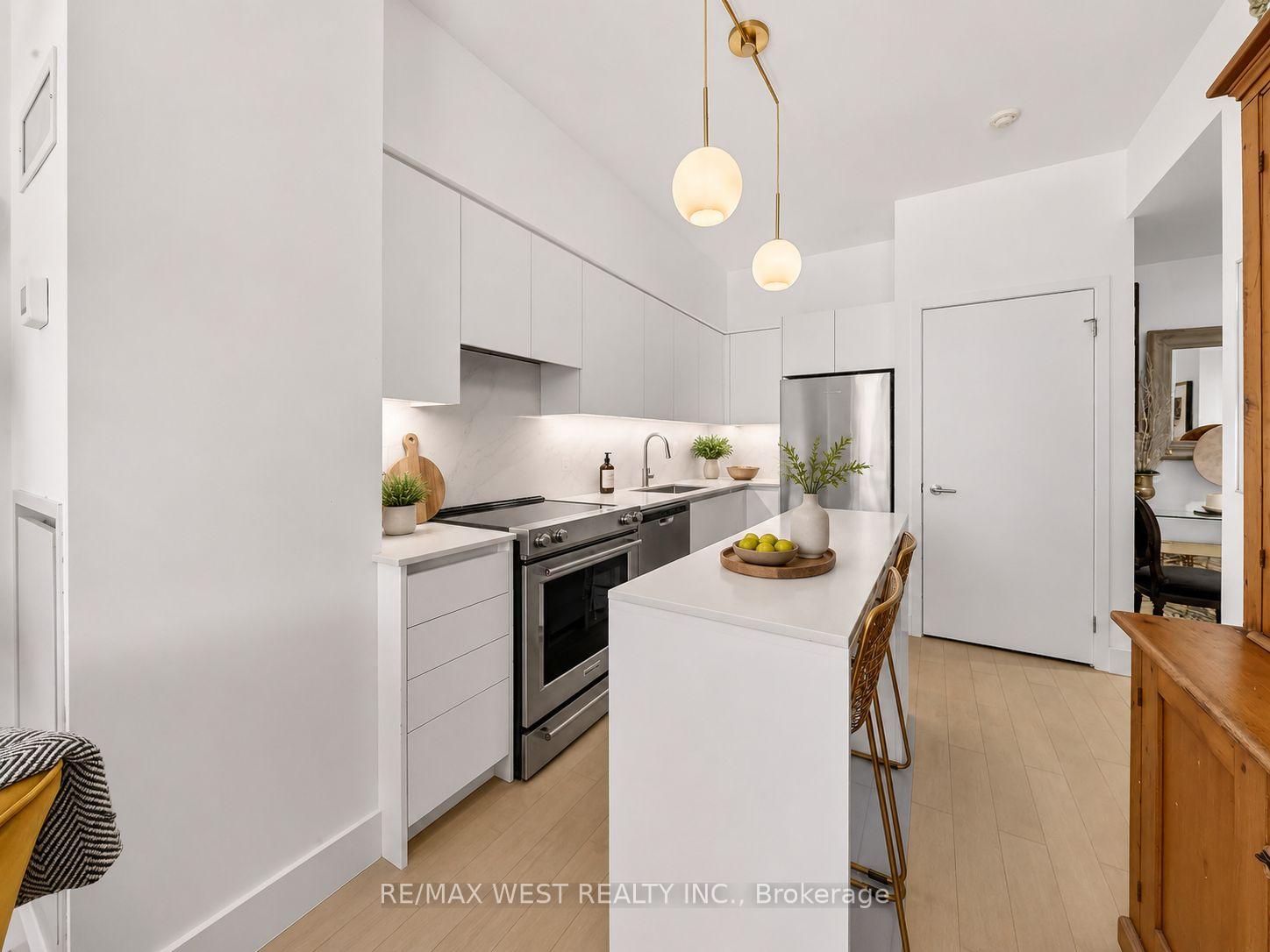 Photo 4 of Unit 215, 601 Kingston Road, Toronto, The Beaches — HOMEH