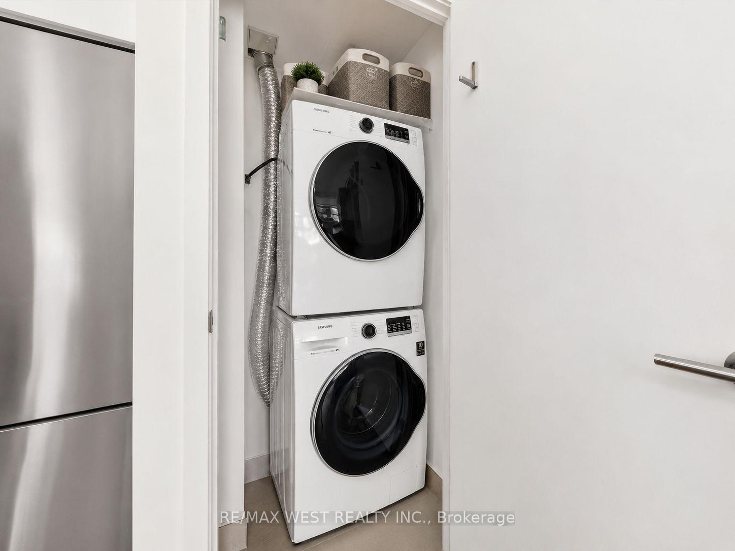 Photo 6 of Unit 215, 601 Kingston Road, Toronto, The Beaches — HOMEH