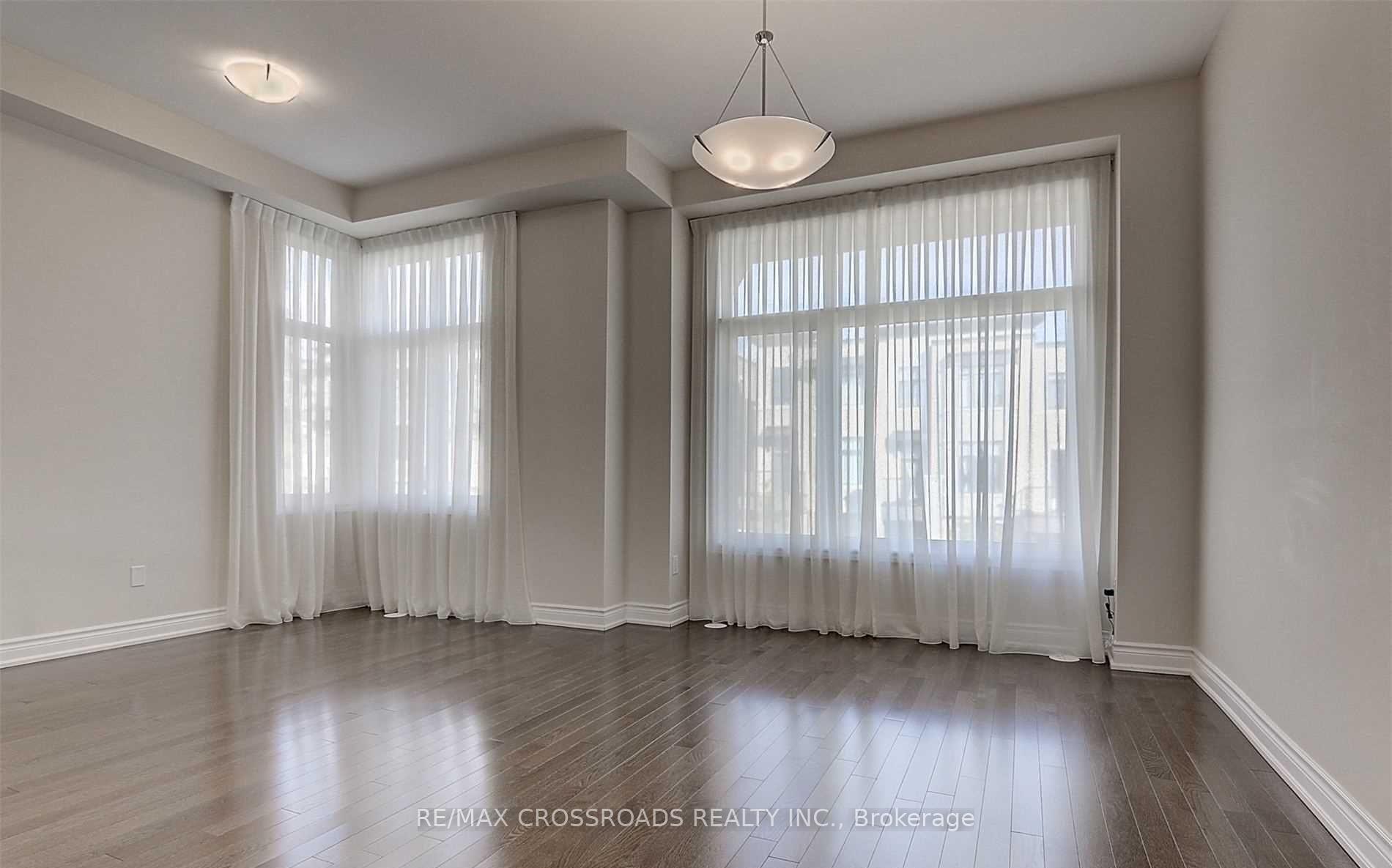 Photo 5 of 35 Carrville Woods Circle, Vaughan, Patterson — HOMEH