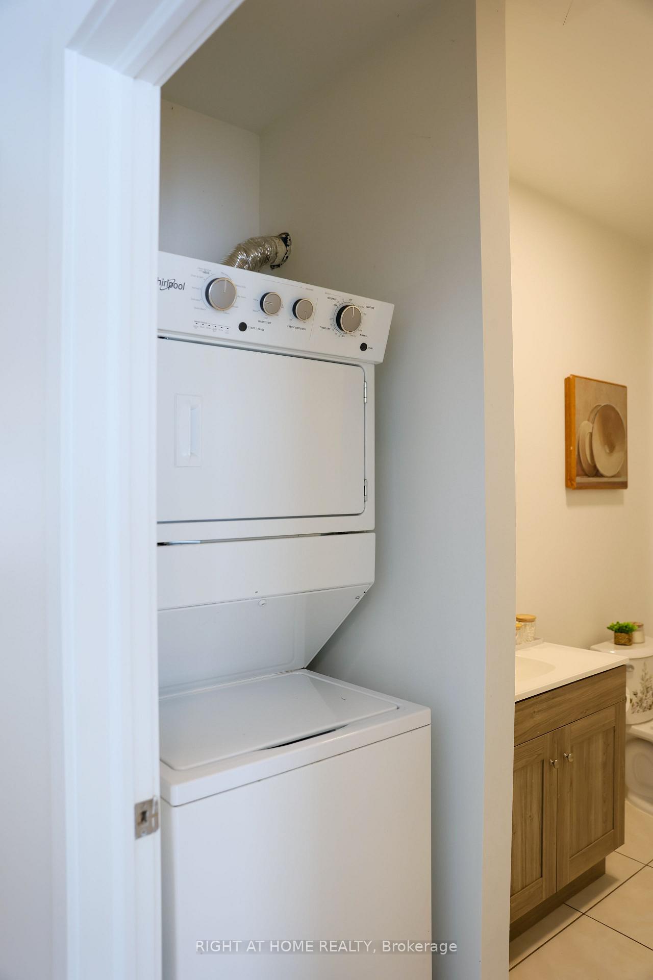 Photo 13 of Unit 32, 100 Highriver Trail, Welland, Broadway — HOMEH