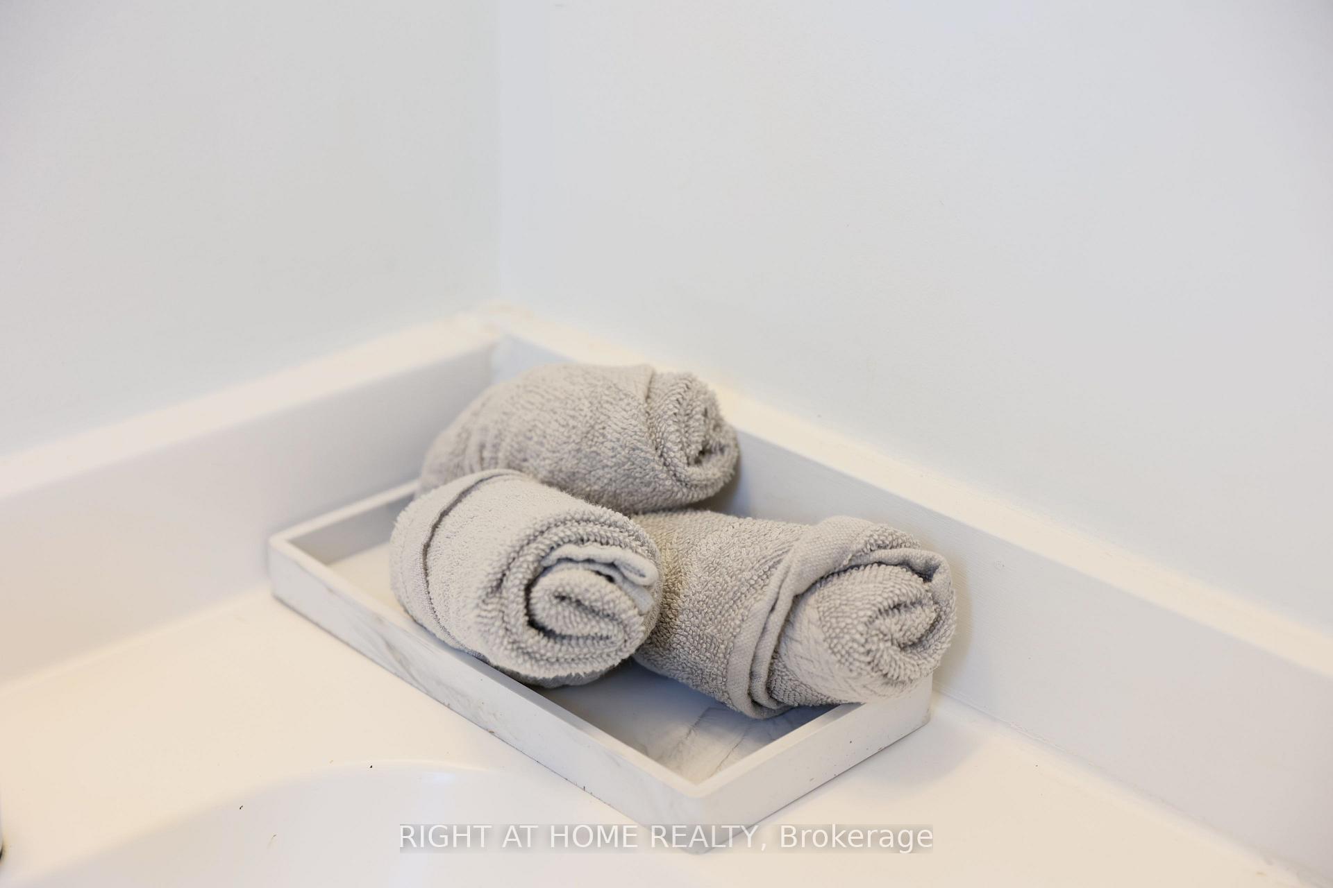 Photo 15 of Unit 32, 100 Highriver Trail, Welland, Broadway — HOMEH
