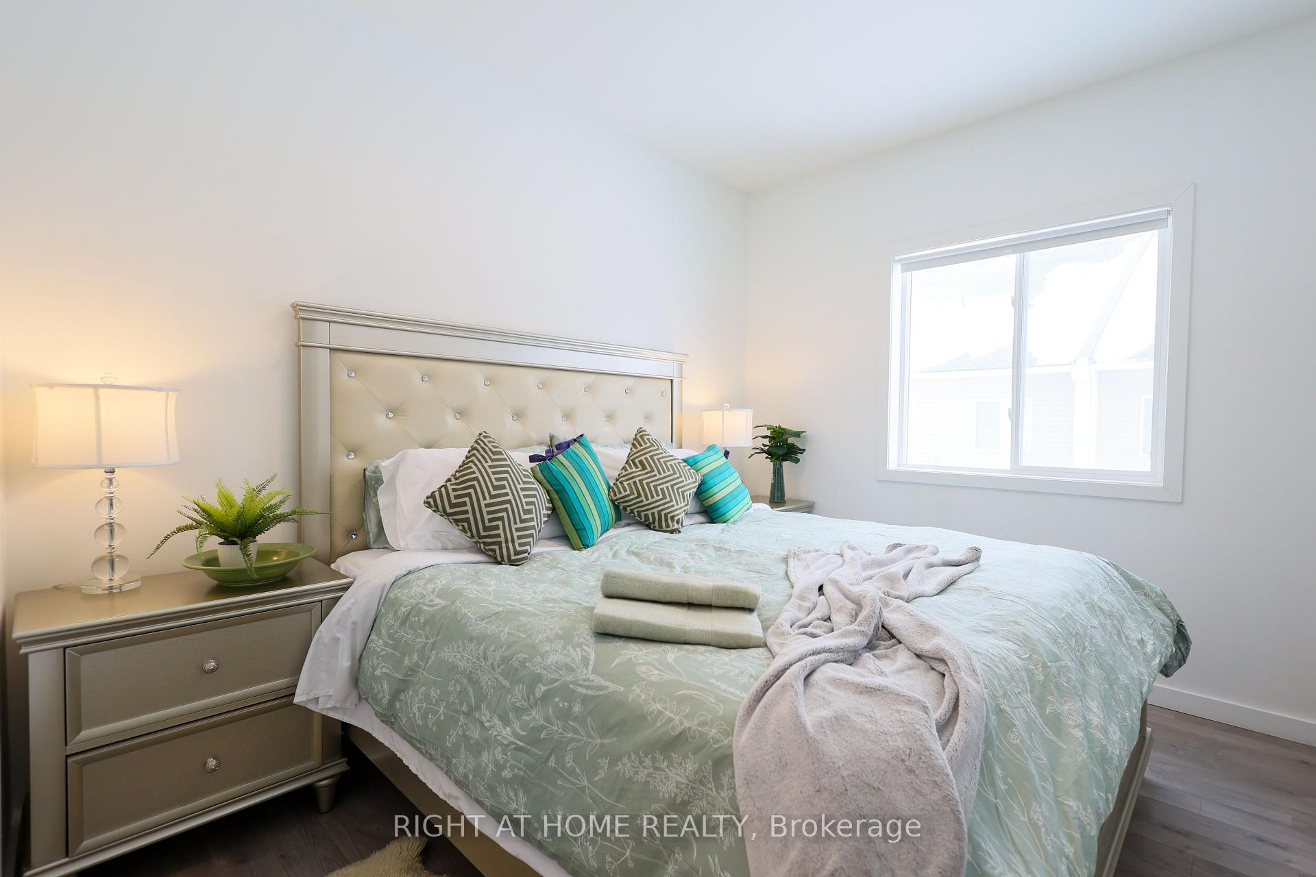 Photo 19 of Unit 32, 100 Highriver Trail, Welland, Broadway — HOMEH