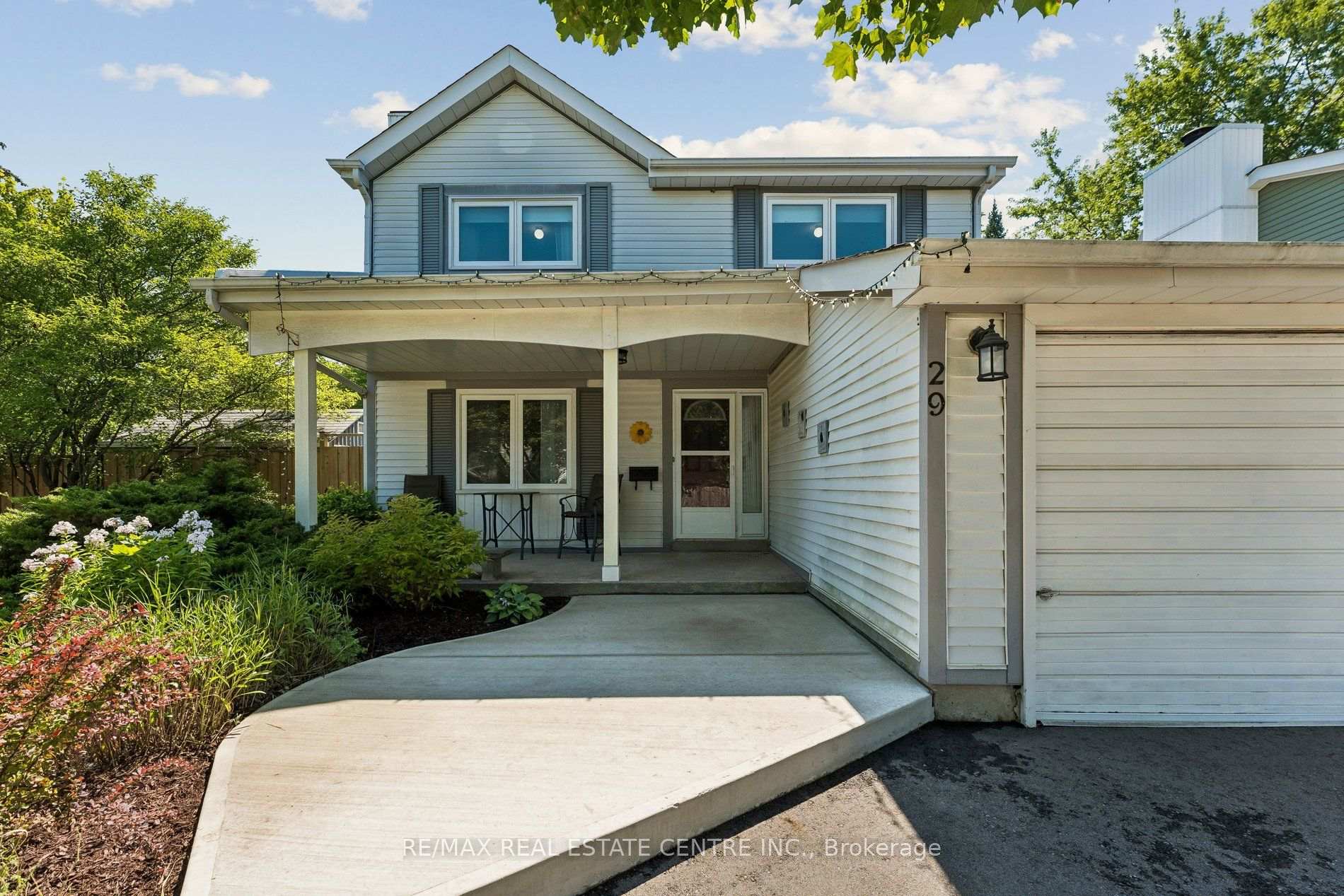 Photo 2 of 29 Blueridge Square, Brampton, Heart Lake West — HOMEH