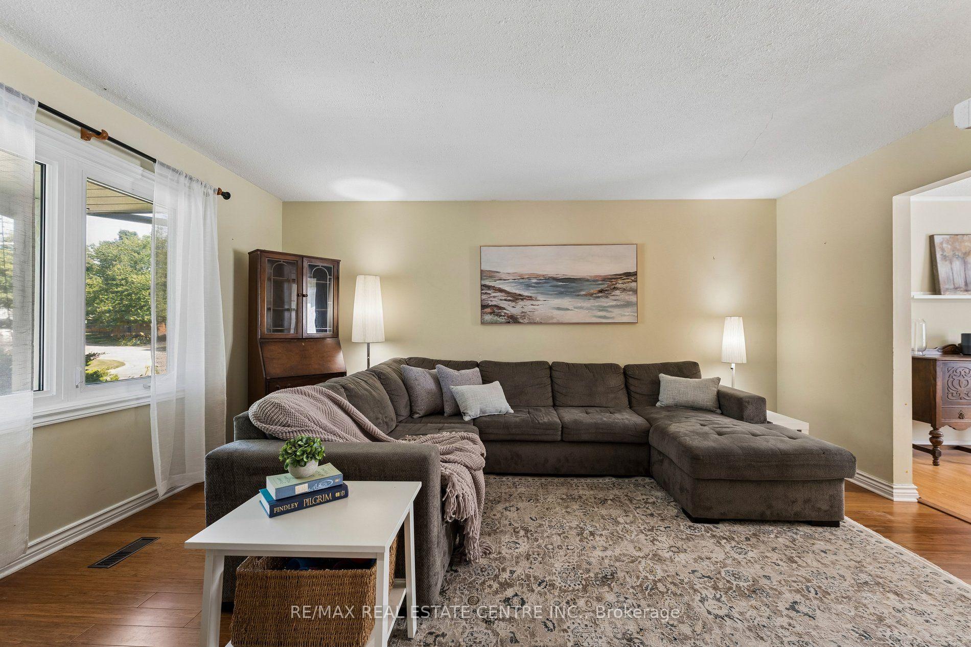 Photo 7 of 29 Blueridge Square, Brampton, Heart Lake West — HOMEH