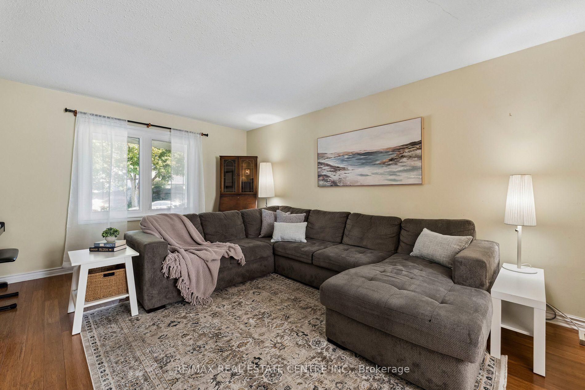 Photo 8 of 29 Blueridge Square, Brampton, Heart Lake West — HOMEH