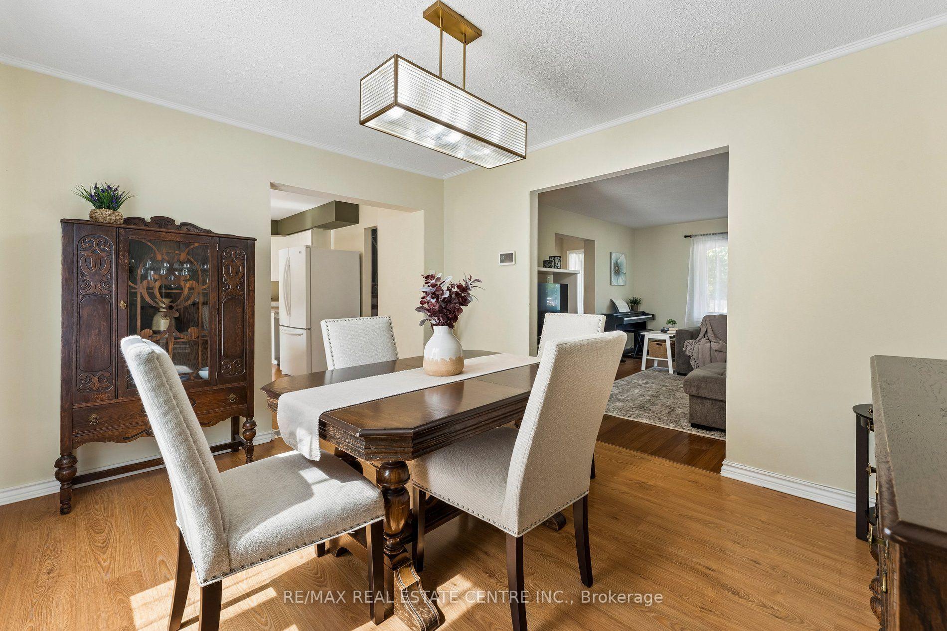 Photo 11 of 29 Blueridge Square, Brampton, Heart Lake West — HOMEH