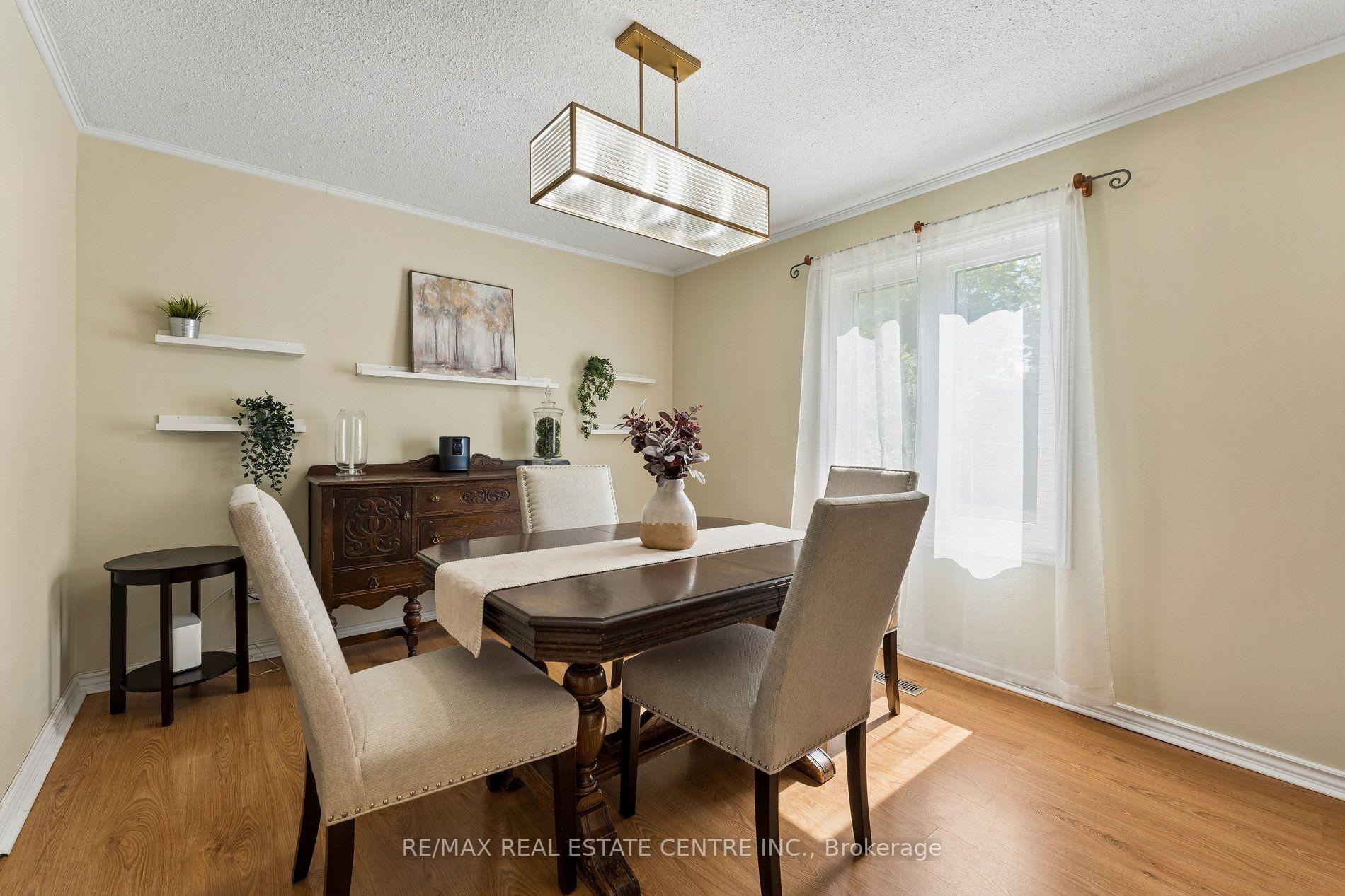 Photo 12 of 29 Blueridge Square, Brampton, Heart Lake West — HOMEH