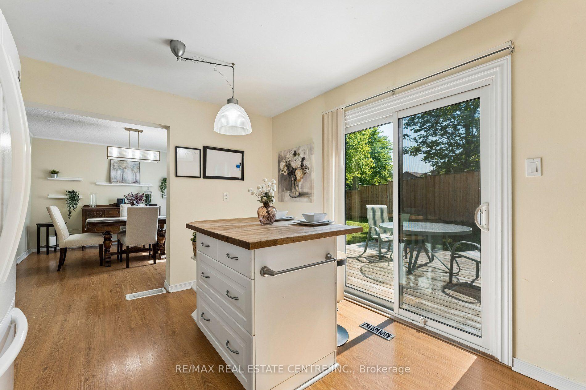 Photo 16 of 29 Blueridge Square, Brampton, Heart Lake West — HOMEH