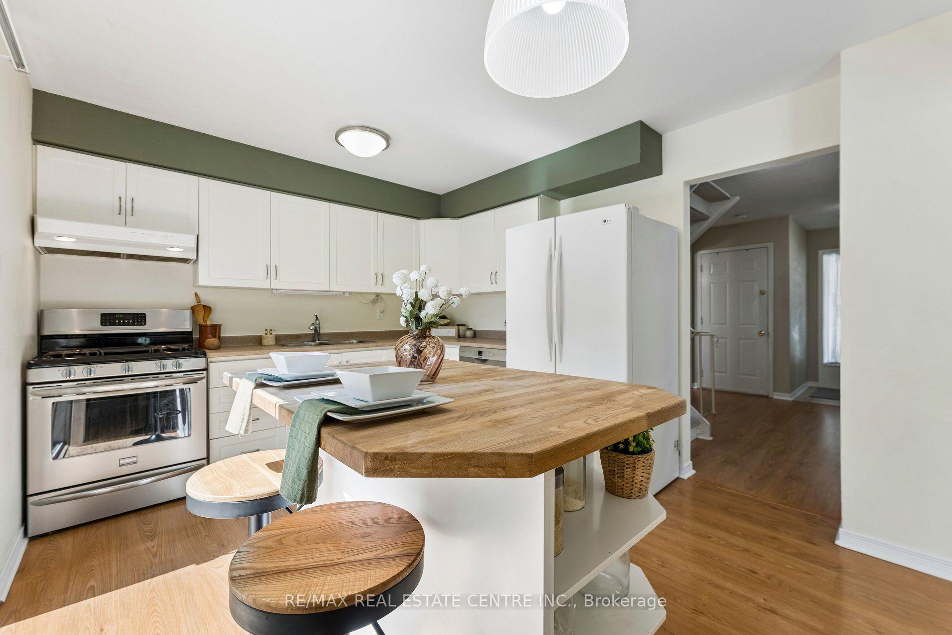 Photo 17 of 29 Blueridge Square, Brampton, Heart Lake West — HOMEH