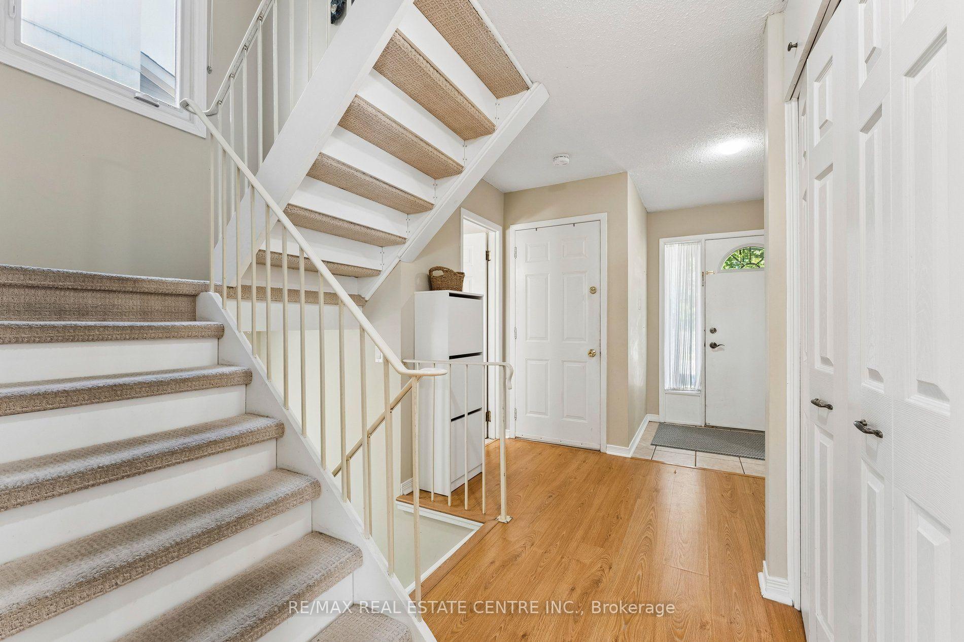 Photo 18 of 29 Blueridge Square, Brampton, Heart Lake West — HOMEH