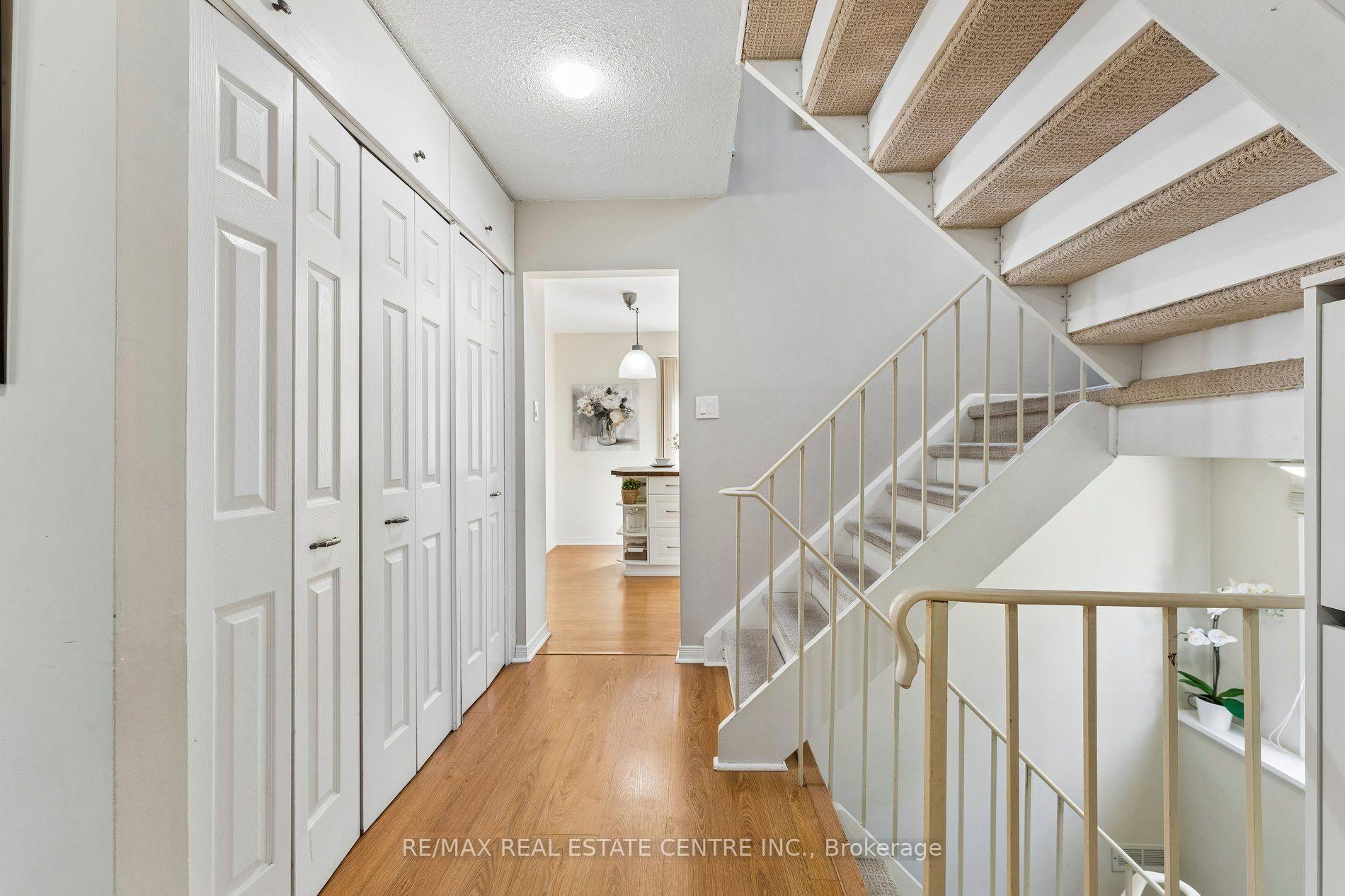 Photo 20 of 29 Blueridge Square, Brampton, Heart Lake West — HOMEH