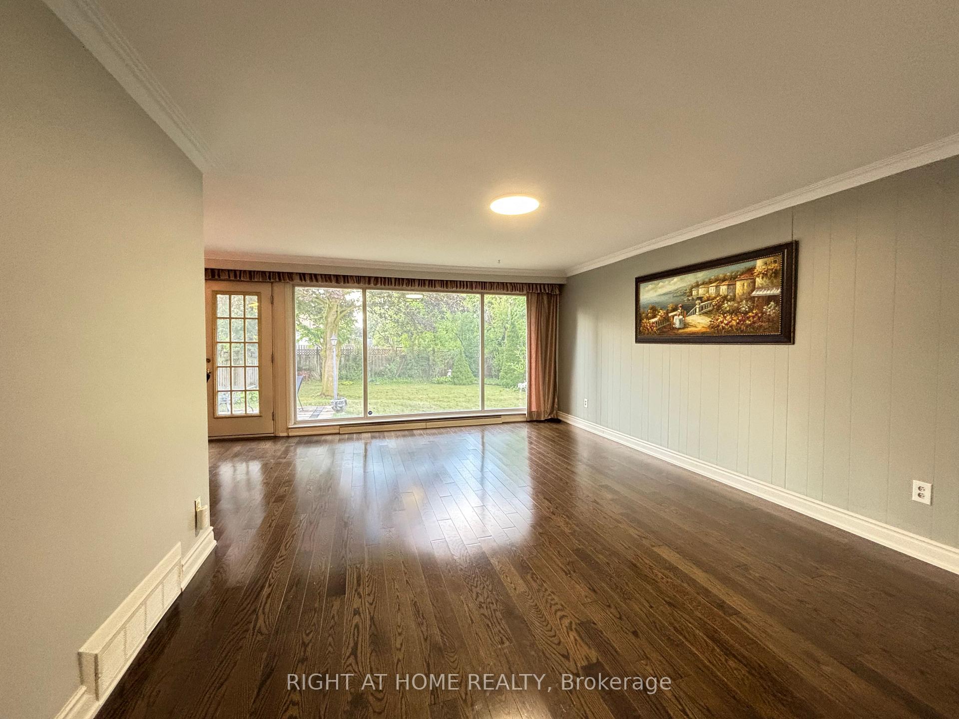 Photo 3 of 220 Newton Drive, North York, Newtonbrook East — HOMEH