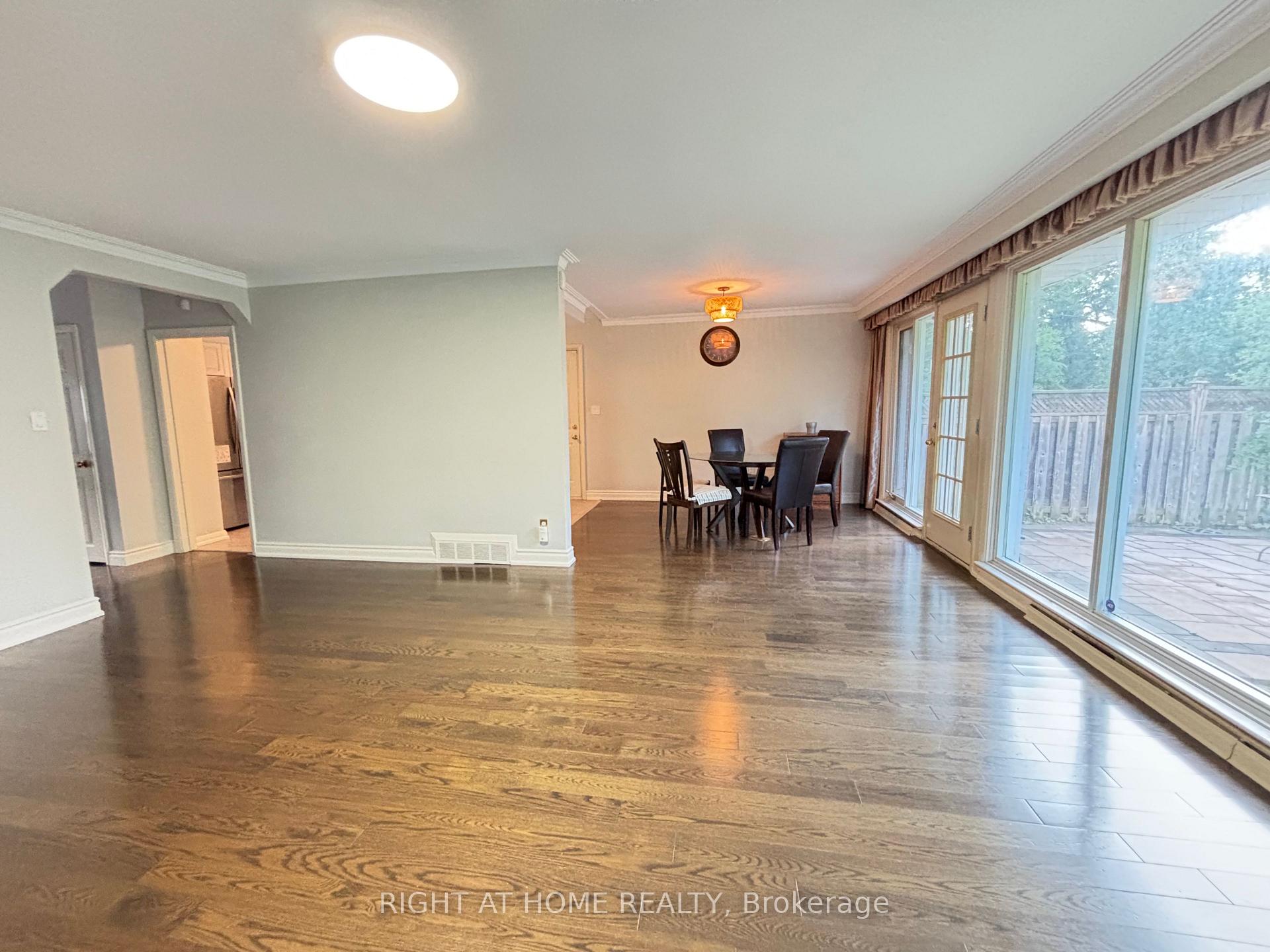 Photo 4 of 220 Newton Drive, North York, Newtonbrook East — HOMEH