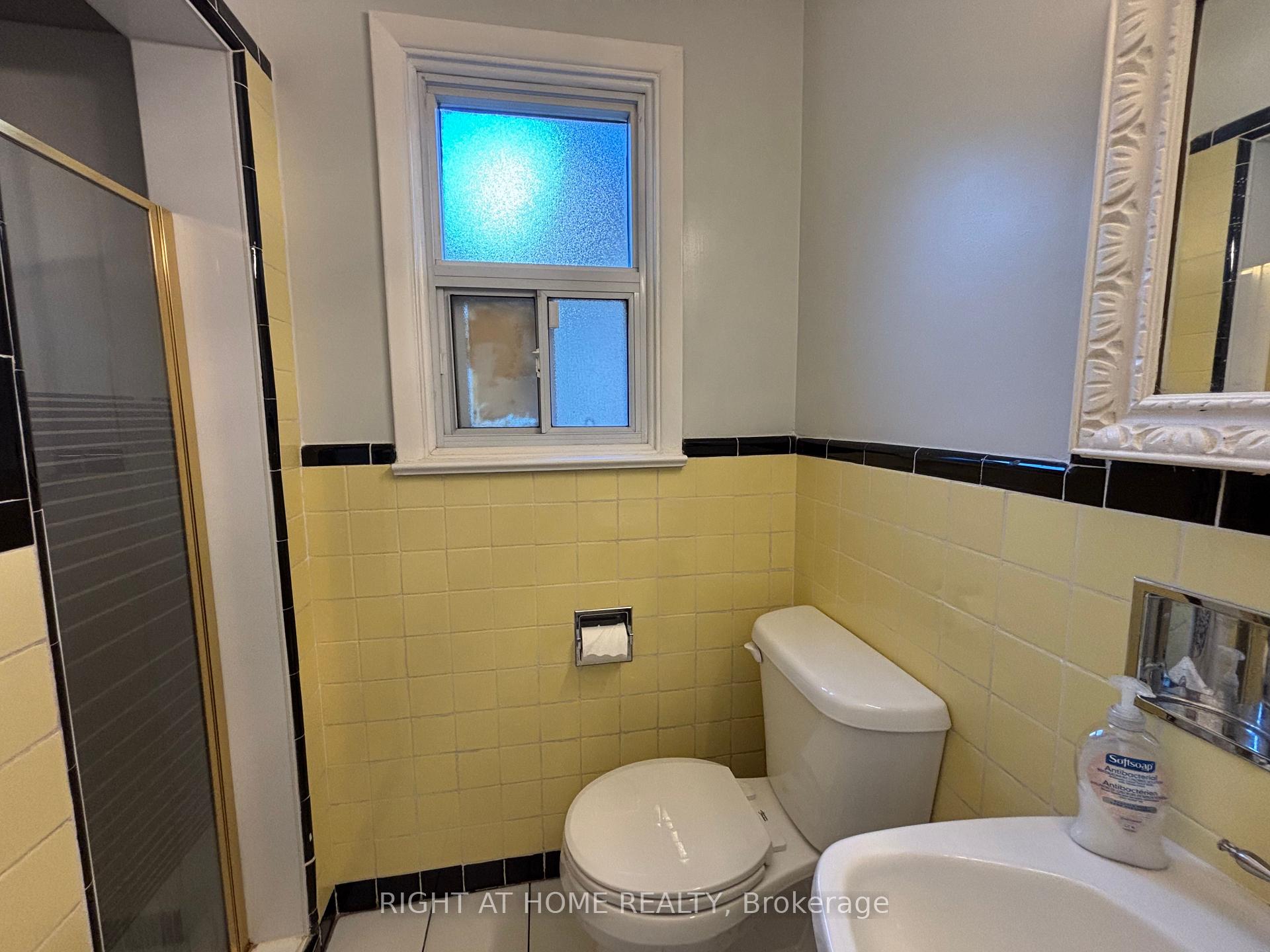 Photo 7 of 220 Newton Drive, North York, Newtonbrook East — HOMEH