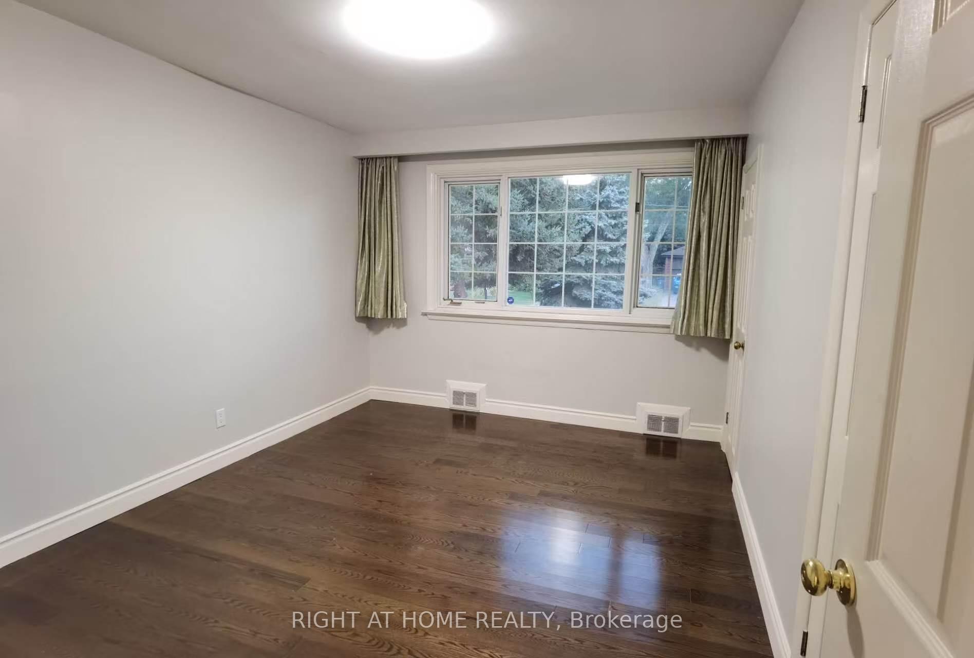 Photo 8 of 220 Newton Drive, North York, Newtonbrook East — HOMEH