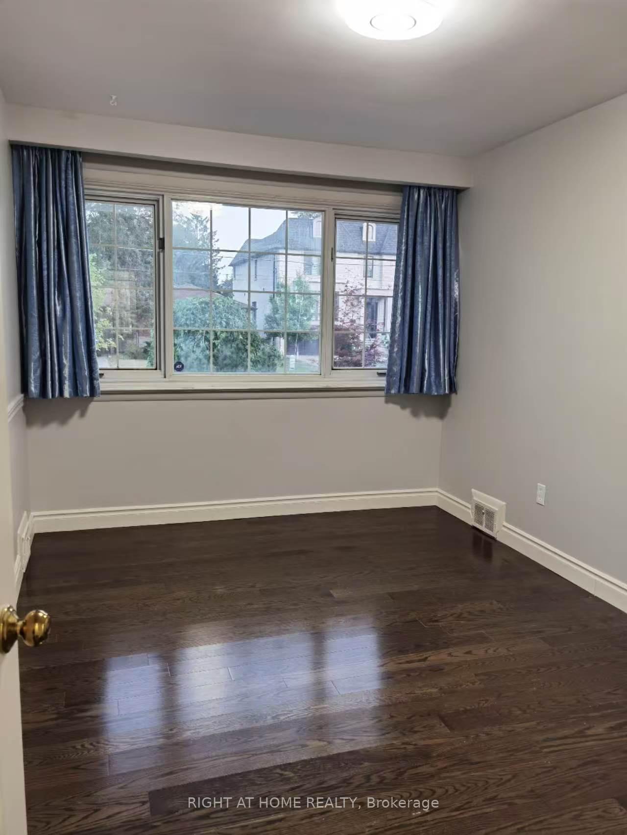 Photo 9 of 220 Newton Drive, North York, Newtonbrook East — HOMEH