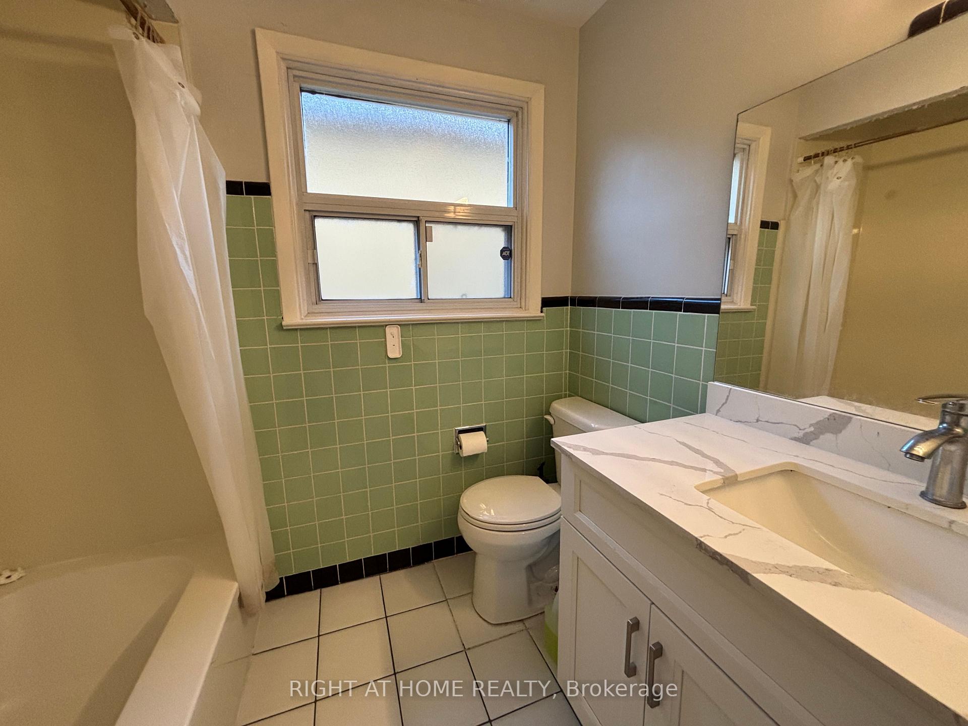Photo 10 of 220 Newton Drive, North York, Newtonbrook East — HOMEH
