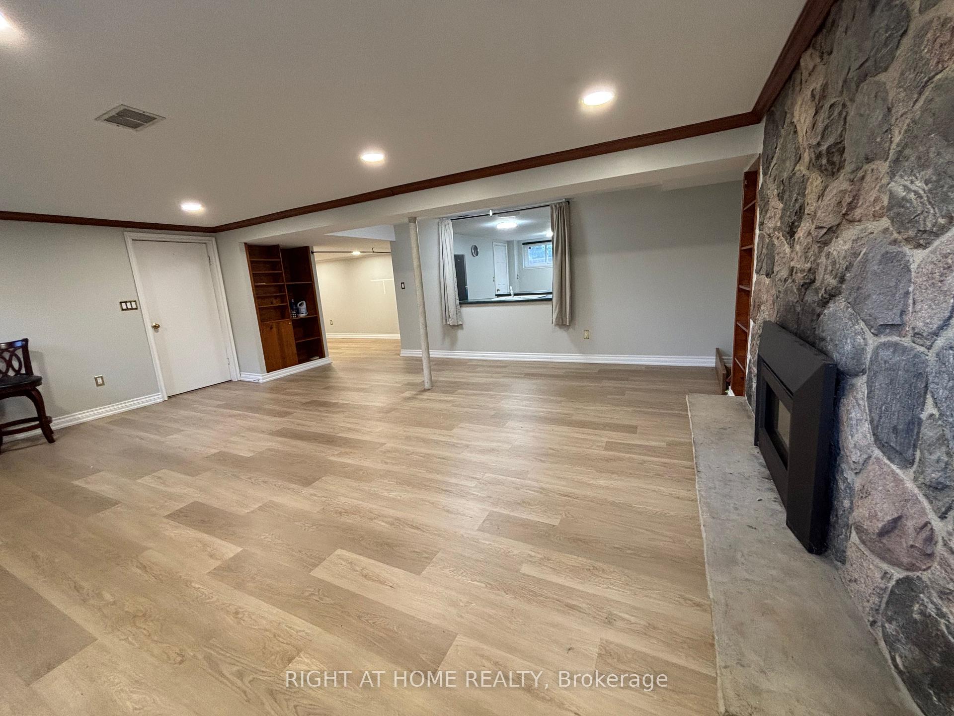 Photo 12 of 220 Newton Drive, North York, Newtonbrook East — HOMEH