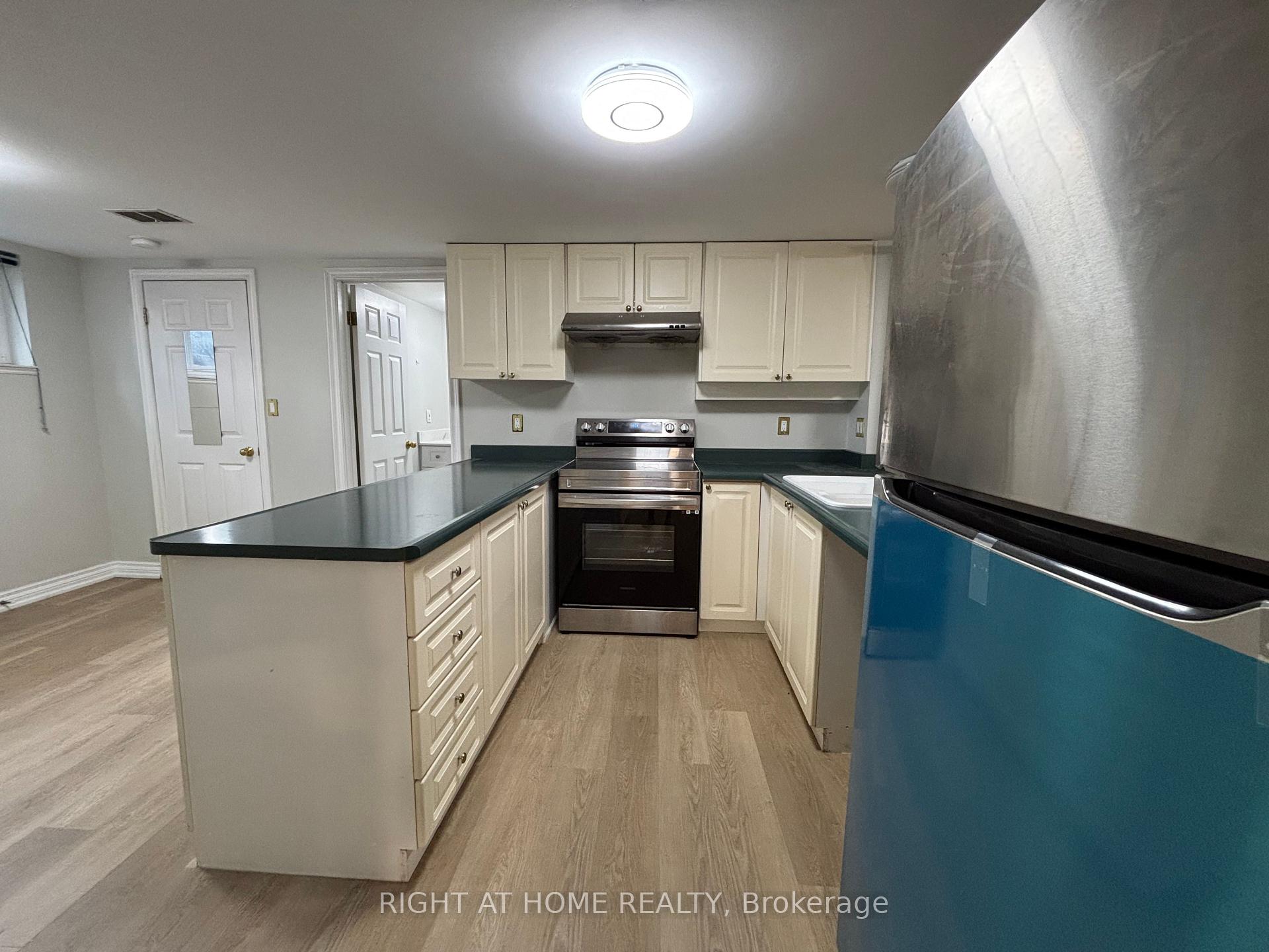 Photo 13 of 220 Newton Drive, North York, Newtonbrook East — HOMEH